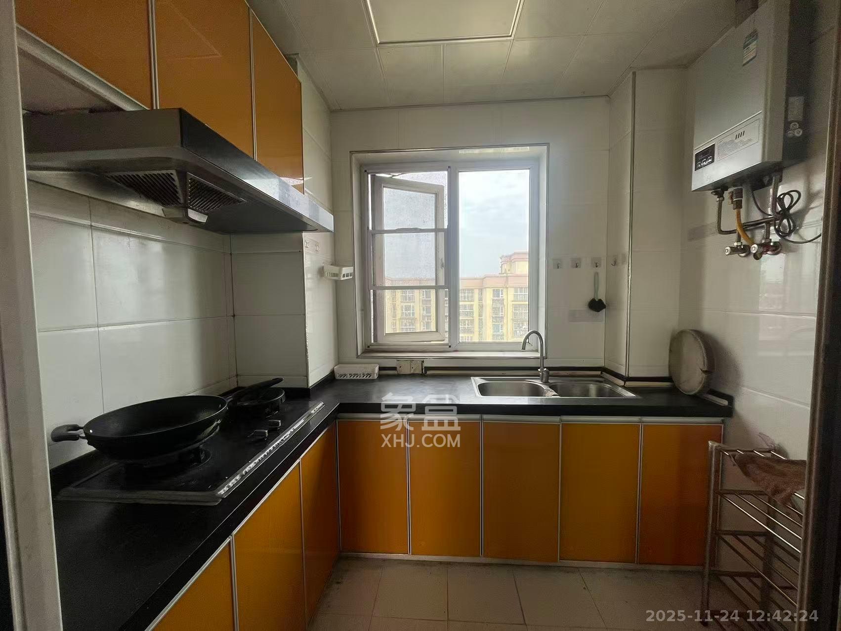 万国城（当代满庭春MOMA）三期  3室2厅2卫    2000.0元/月室内图