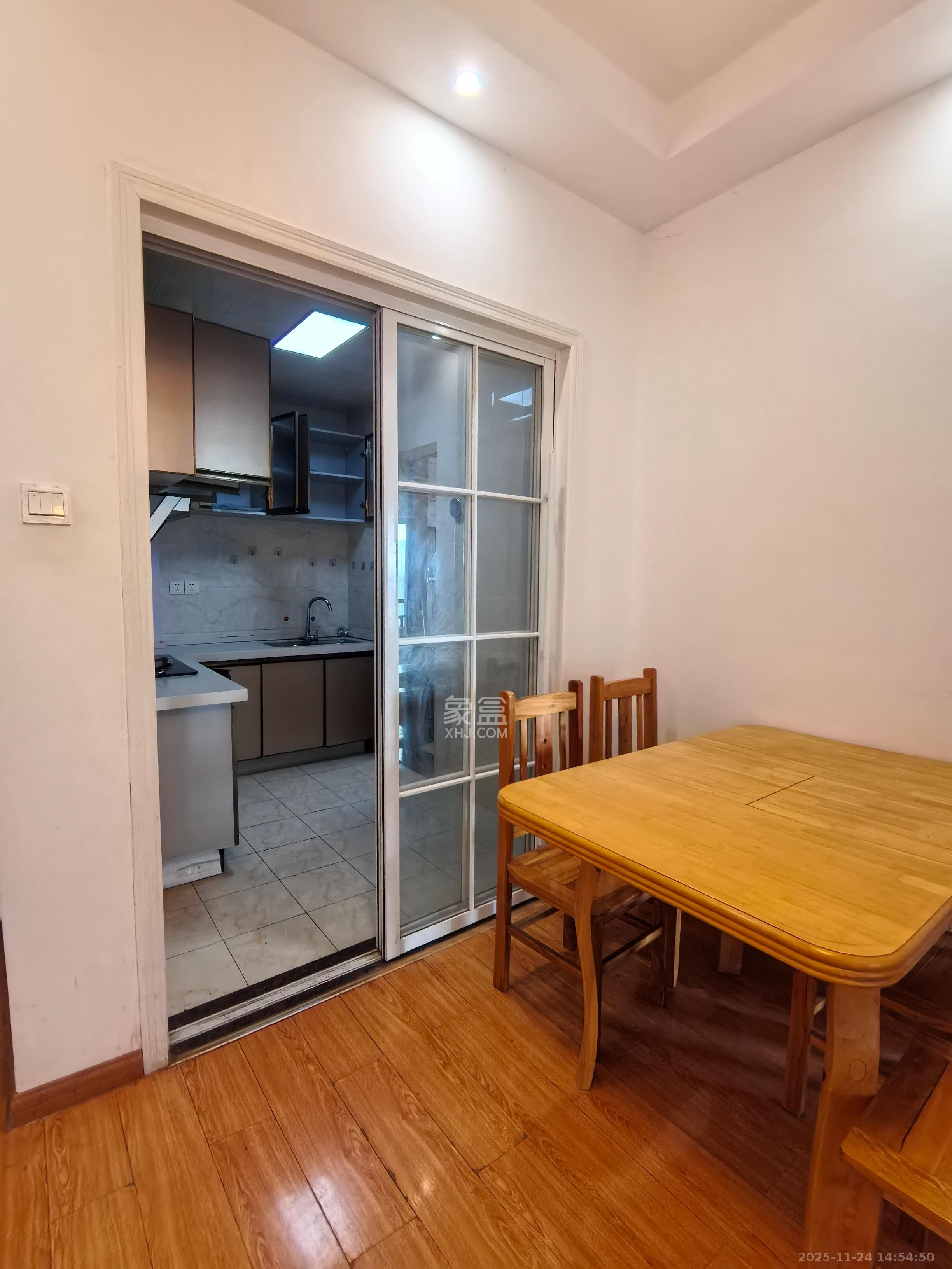 融科檀香山（融科紫檀、香山国际）  2室2厅1卫    2400.0元/月室内图