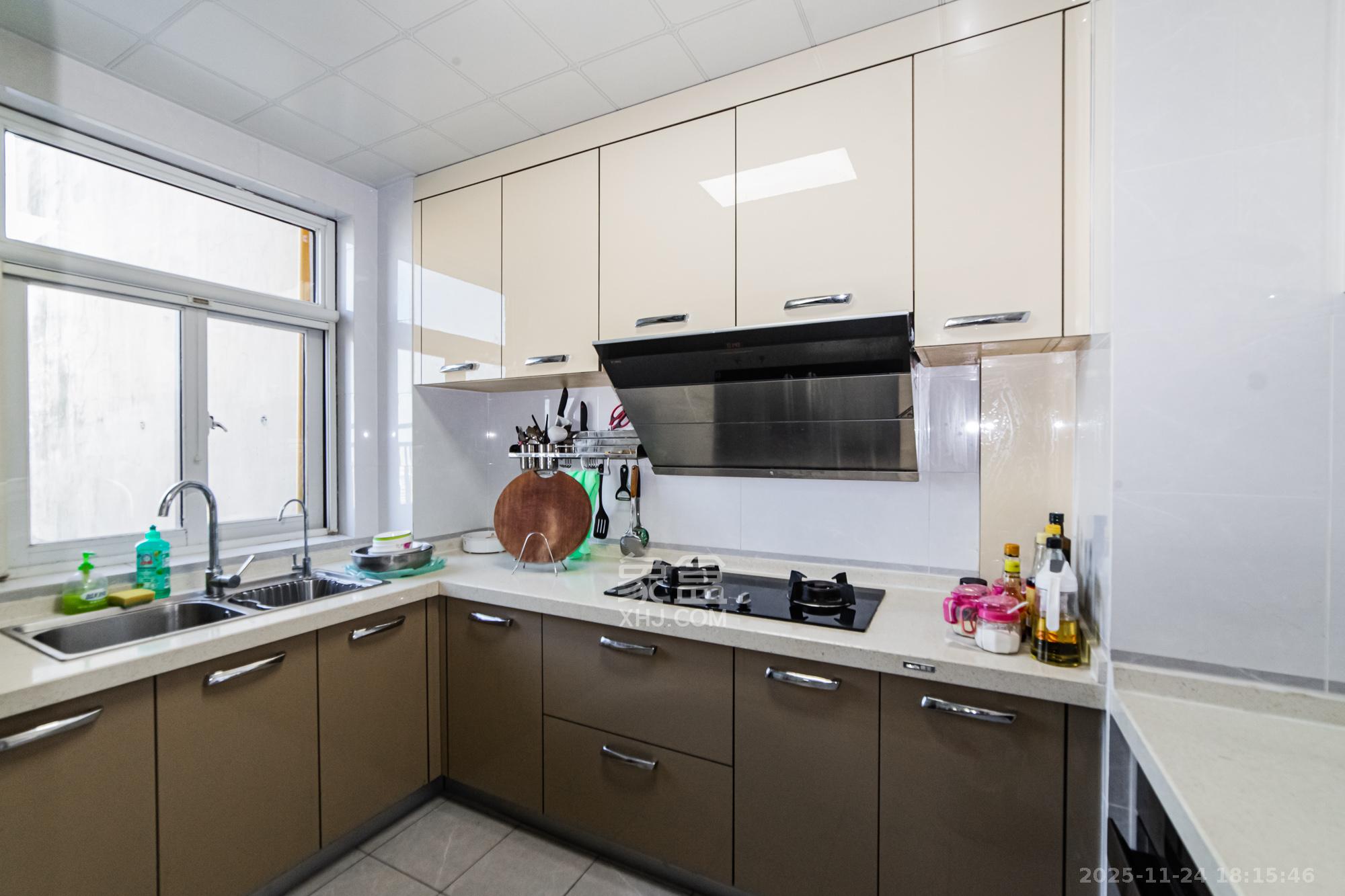 北辰三角洲C2区 3室2厅2卫 248.0万 北辰三角洲C2区 3室2厅2卫 248.0万厨房