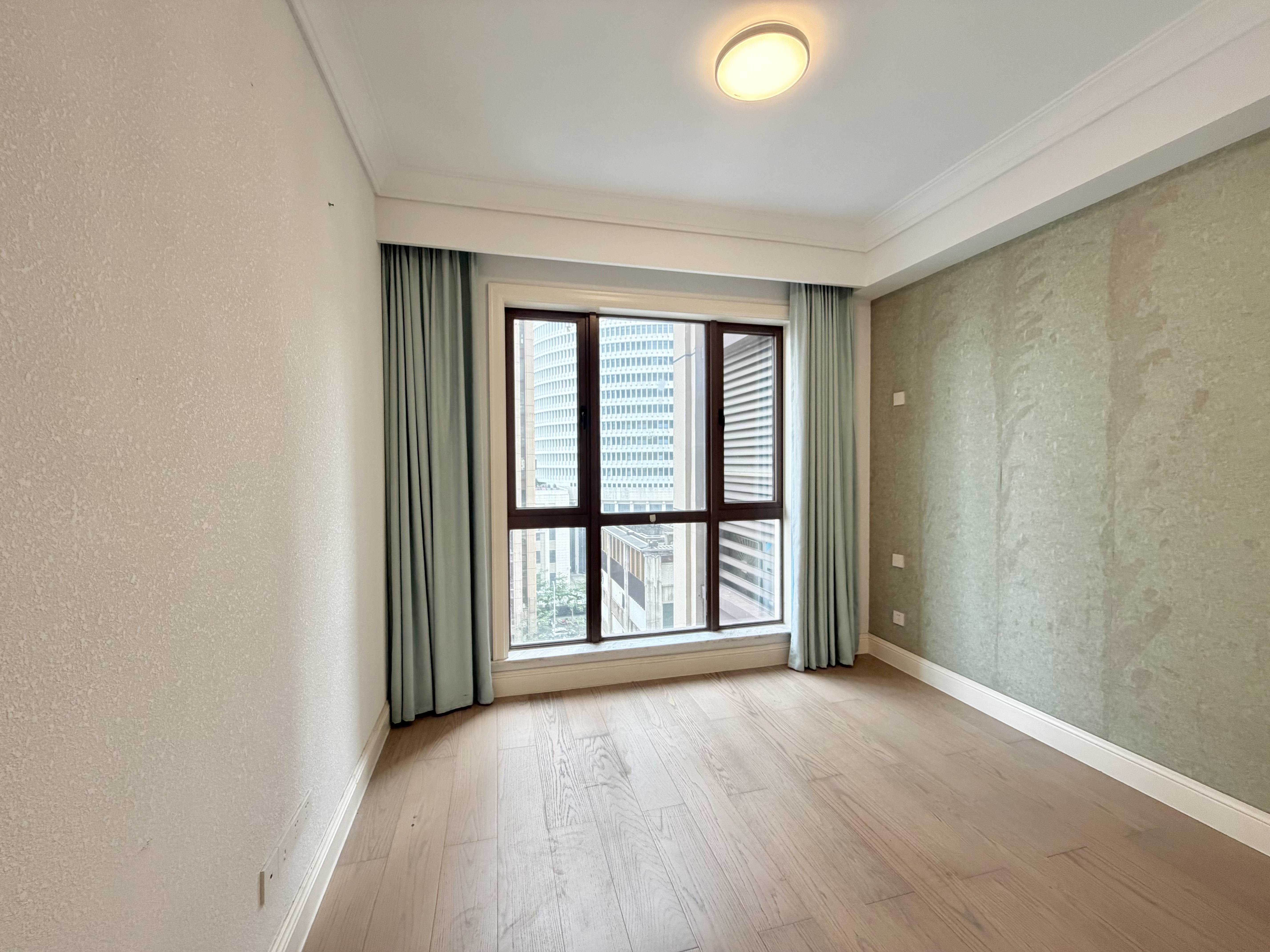 海航豪庭北苑 5室2厅3卫 520.0万 海航豪庭北苑 5室2厅3卫 520.0万客厅