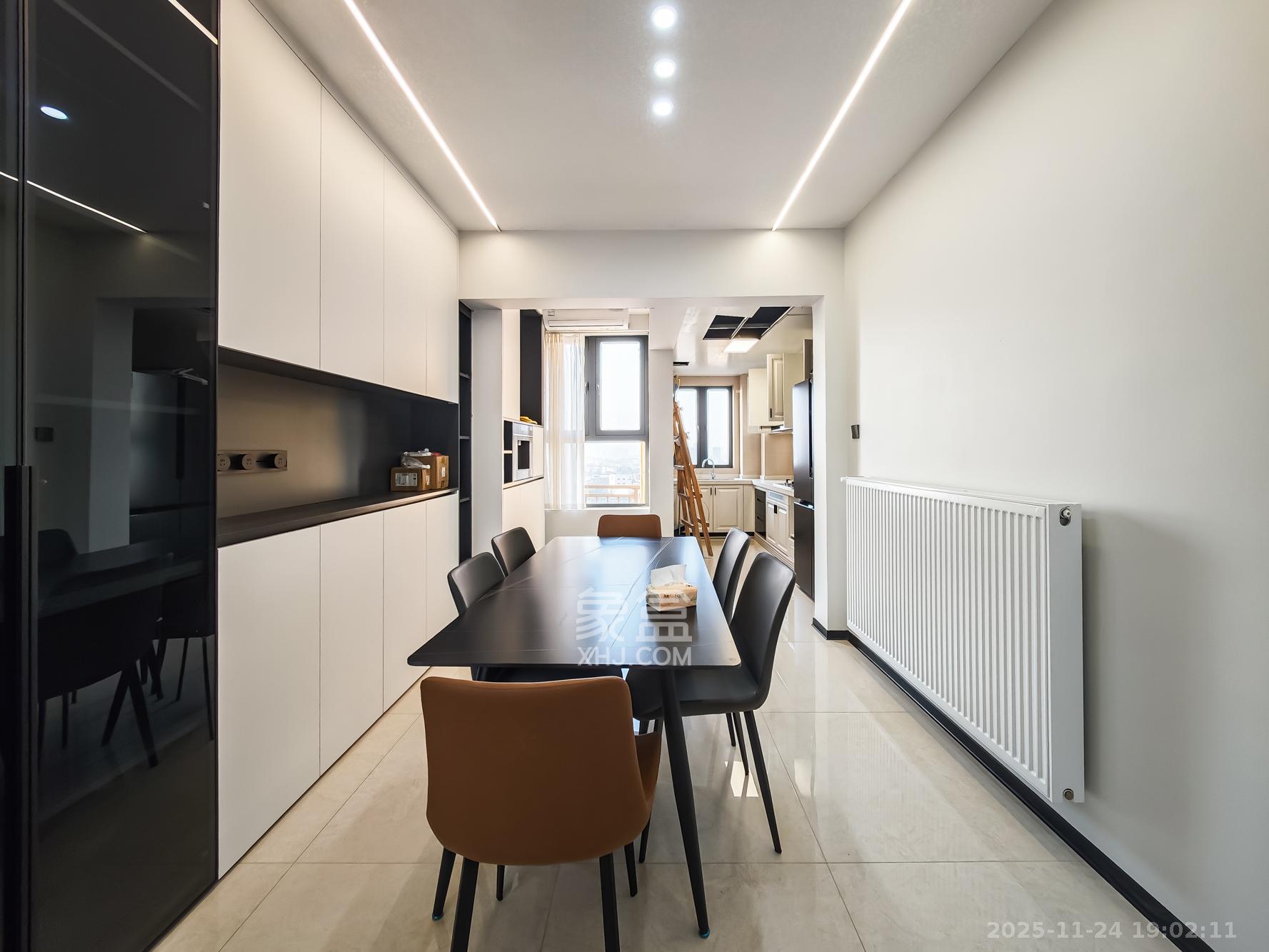 恒大御景天下城三期 3室2厅2卫 110.0万 恒大御景天下城三期 3室2厅2卫 110.0万客厅