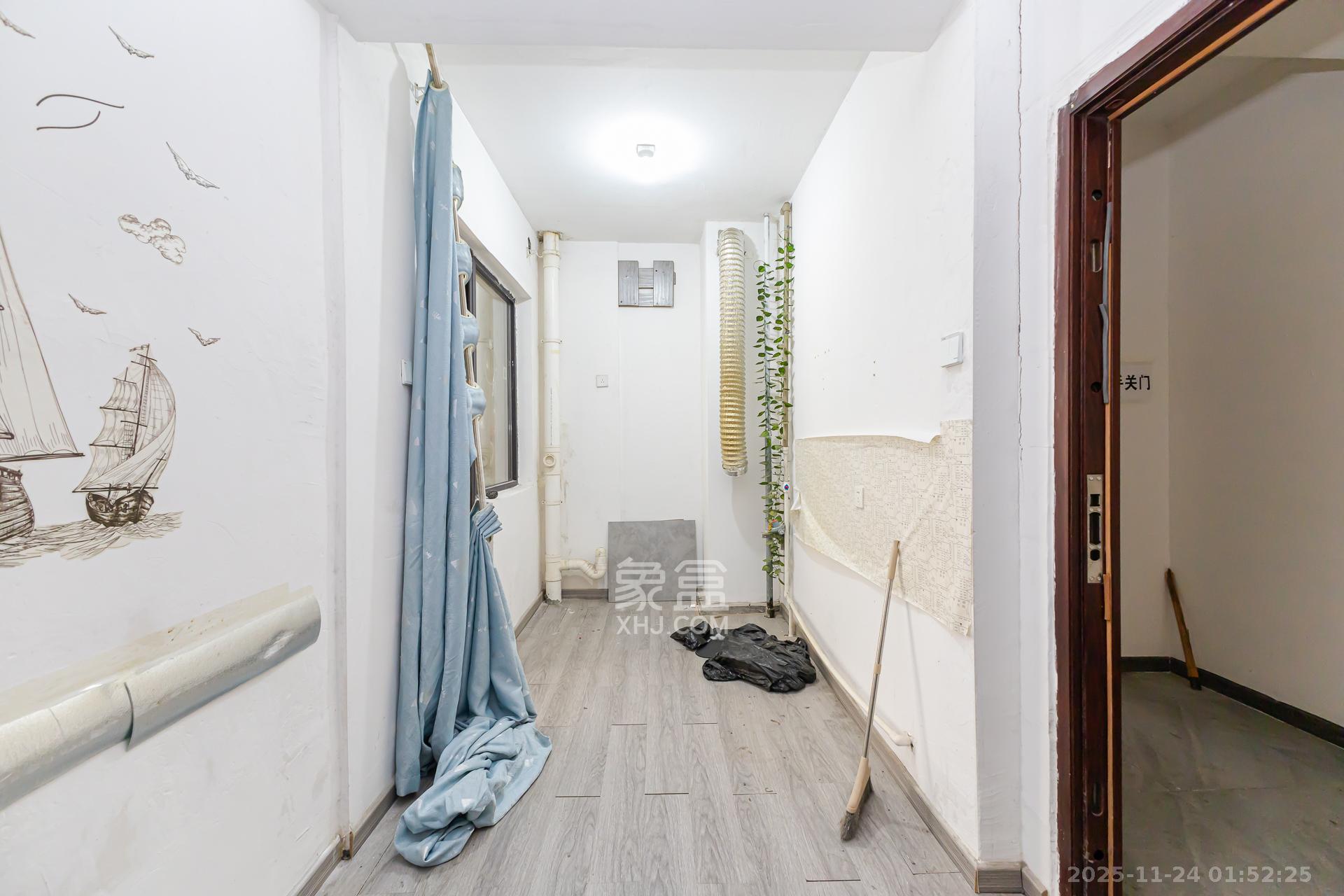 勤诚达境界城 3室2厅2卫 73.8万 勤诚达境界城 3室2厅2卫 73.8万厨房