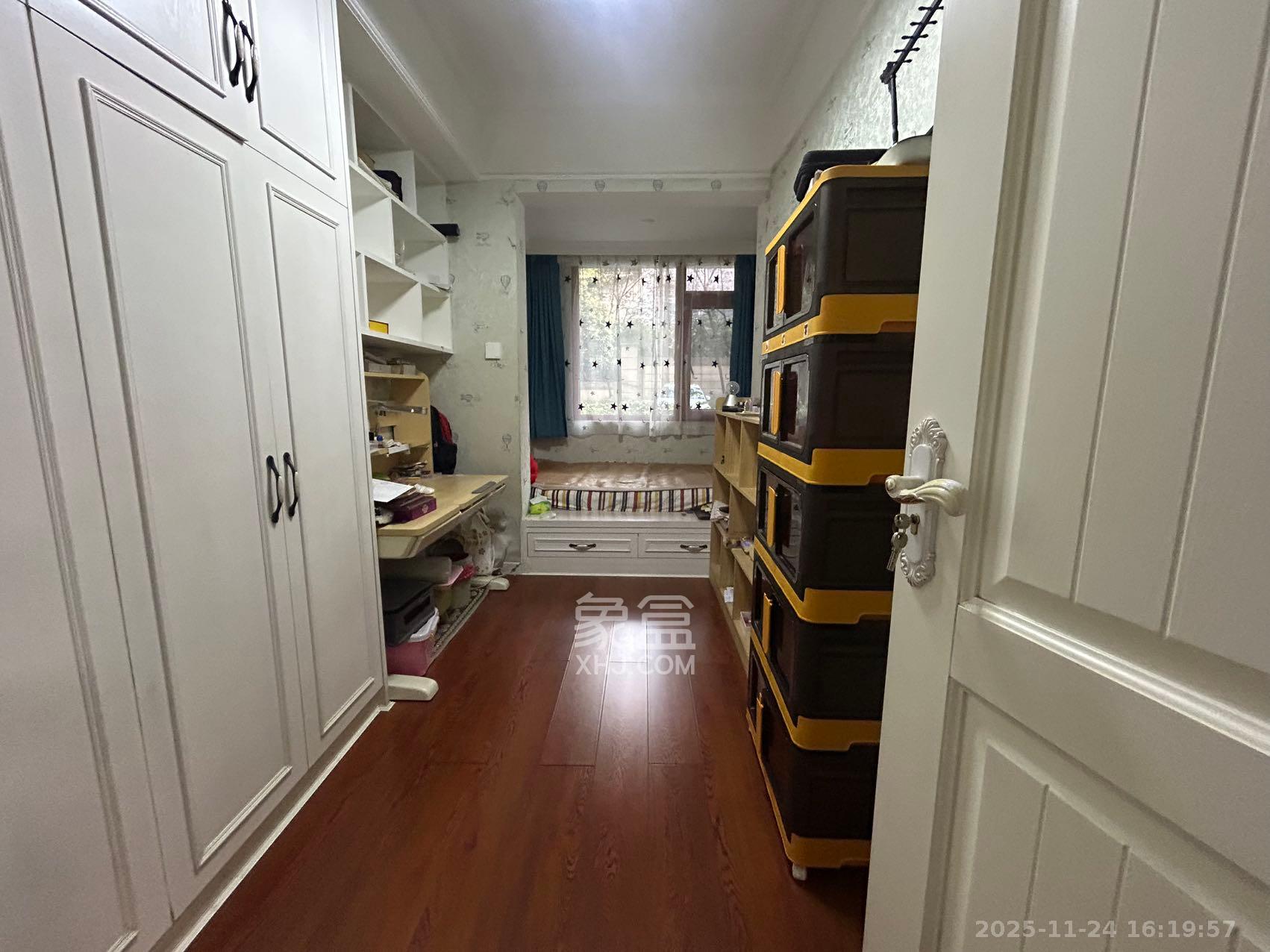 世茂铂翠湾一期 1室2厅1卫 2800.0元/月 世茂铂翠湾一期 1室2厅1卫 2800.0元/月室内图