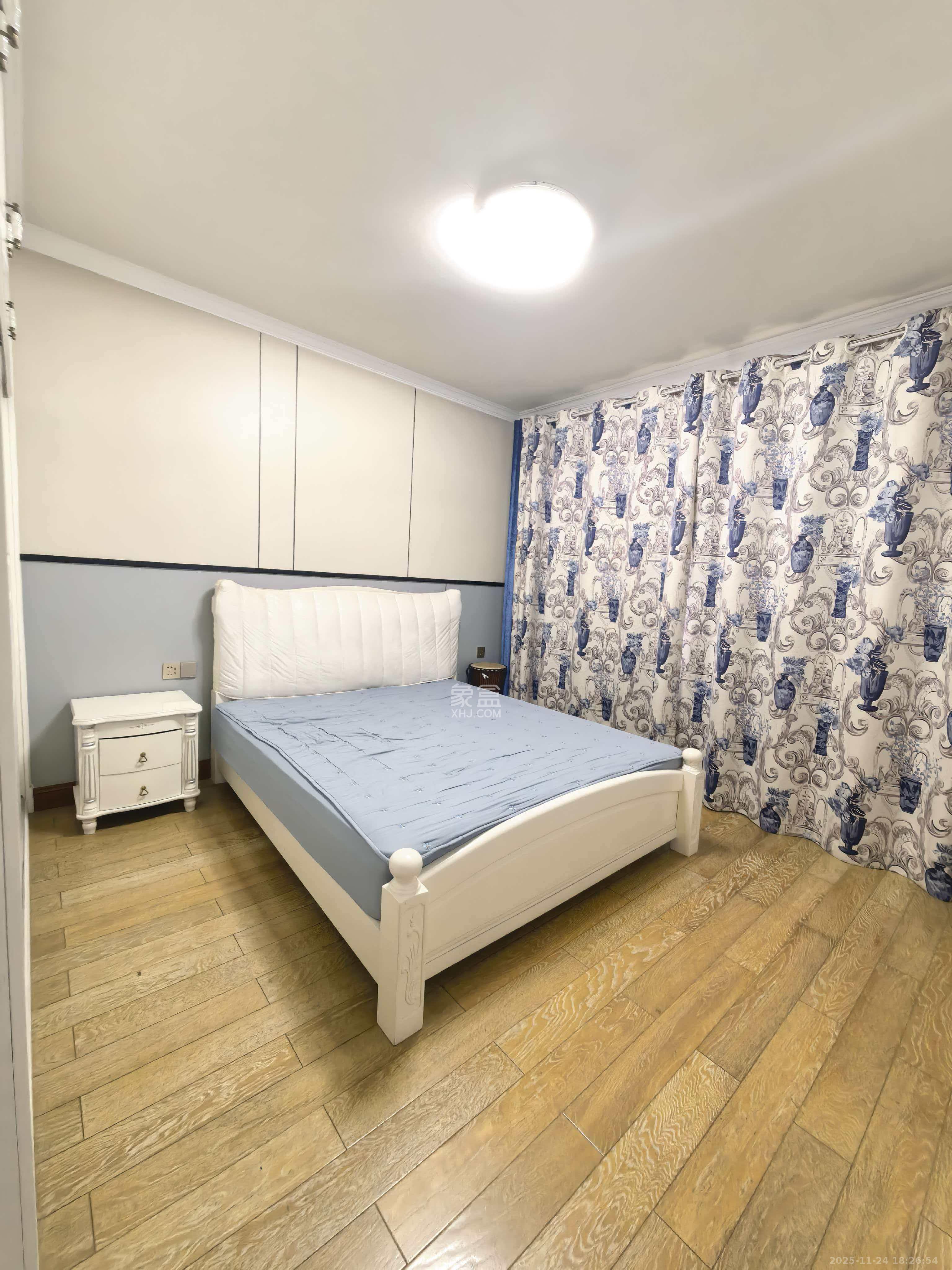 金色溪泉湾  3室2厅2卫    3200.0元/月室内图