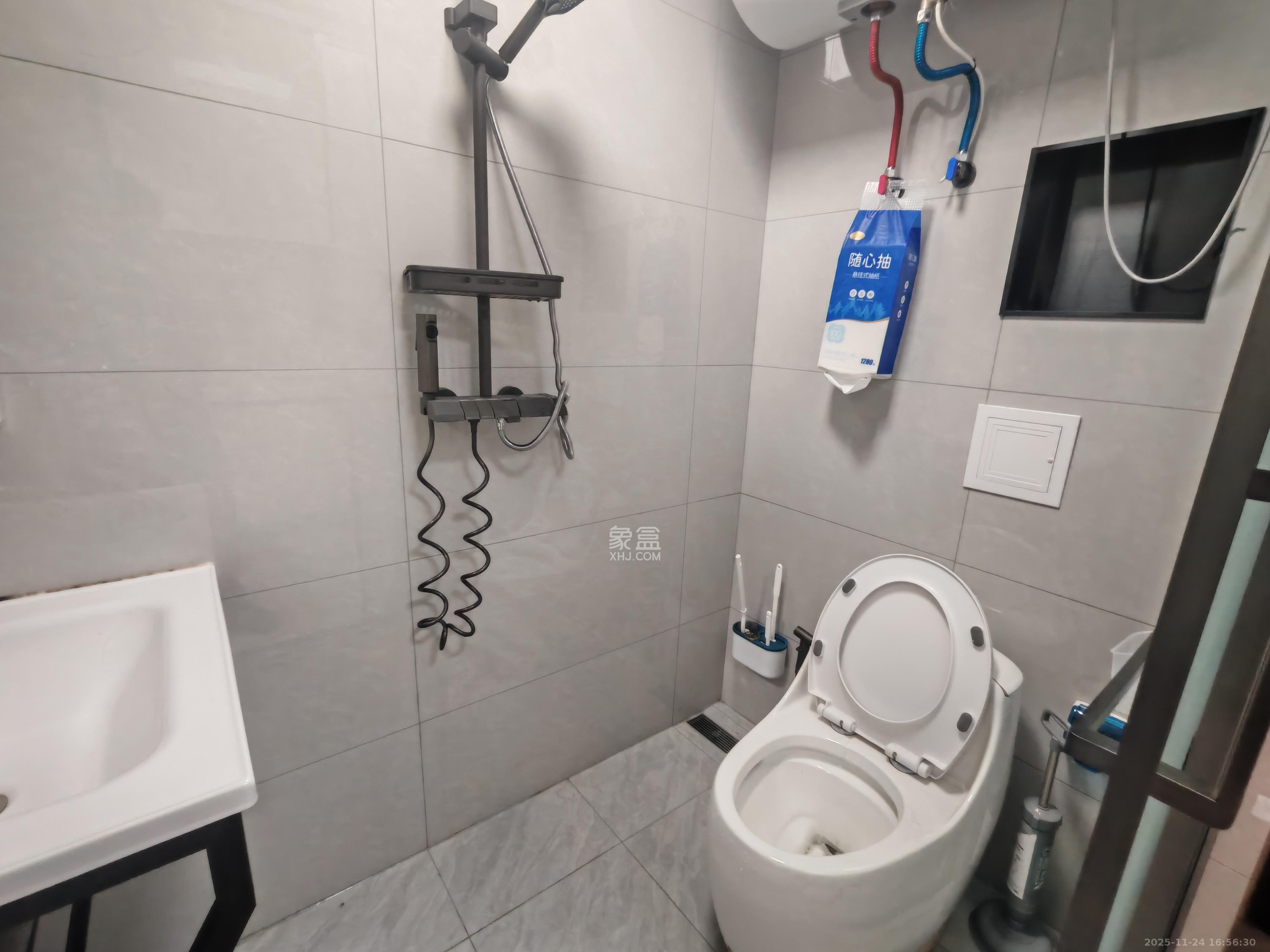 恒大誉府(融誉商业中心) 1室1厅1卫 1700.0元/月 恒大誉府(融誉商业中心) 1室1厅1卫 1700.0元/月室内图