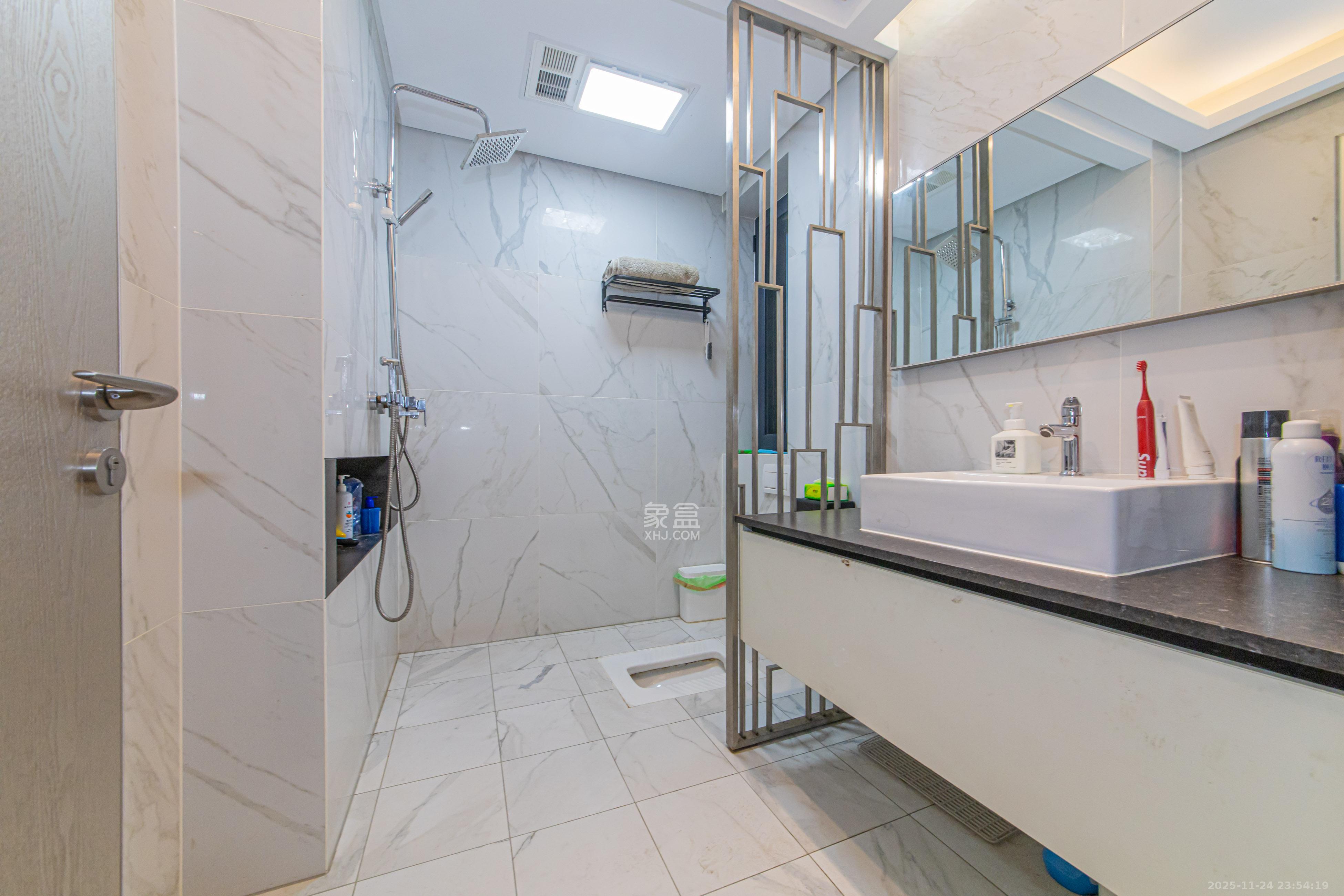 中建芙蓉和苑 6室2厅4卫 468.0万 中建芙蓉和苑 6室2厅4卫 468.0万卫生间