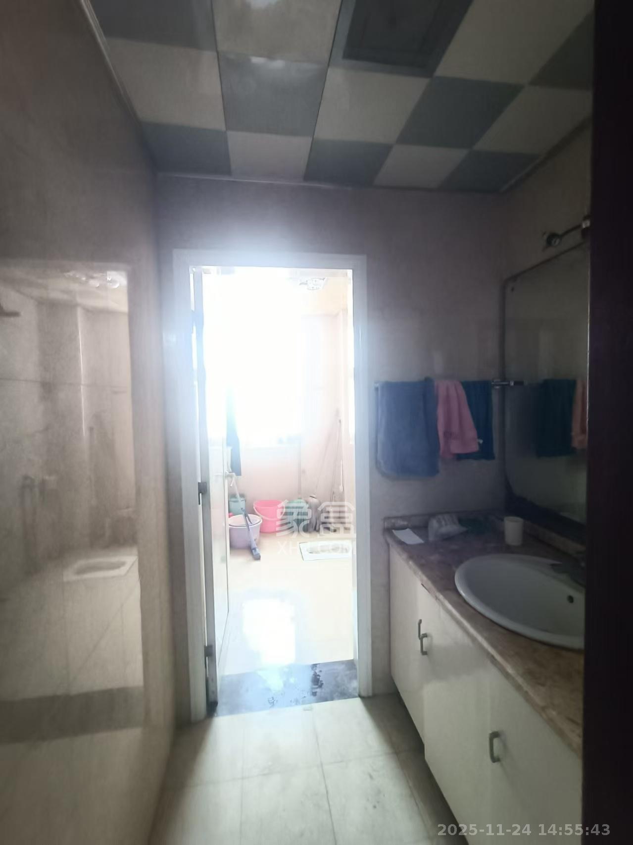 国检园  4室2厅2卫    4200.0元/月室内图