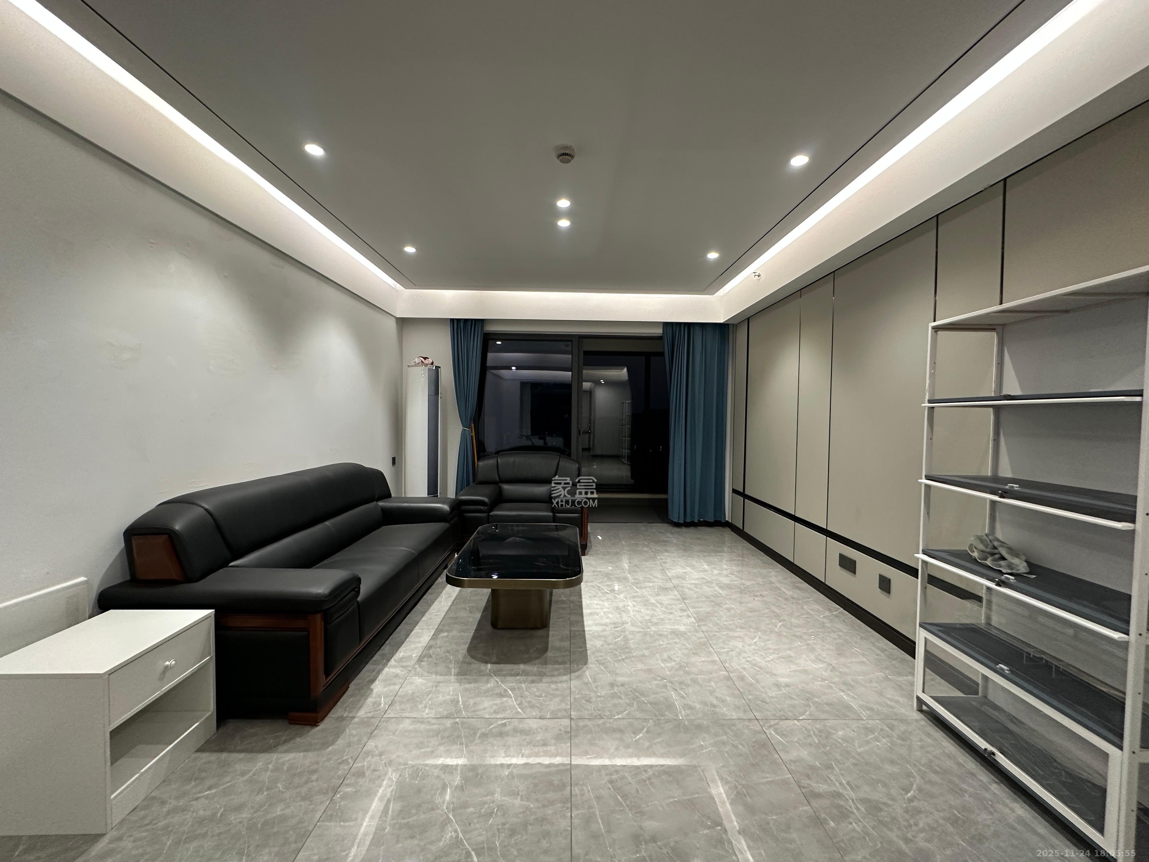 卓越中寰  4室2厅2卫    4500.0元/月