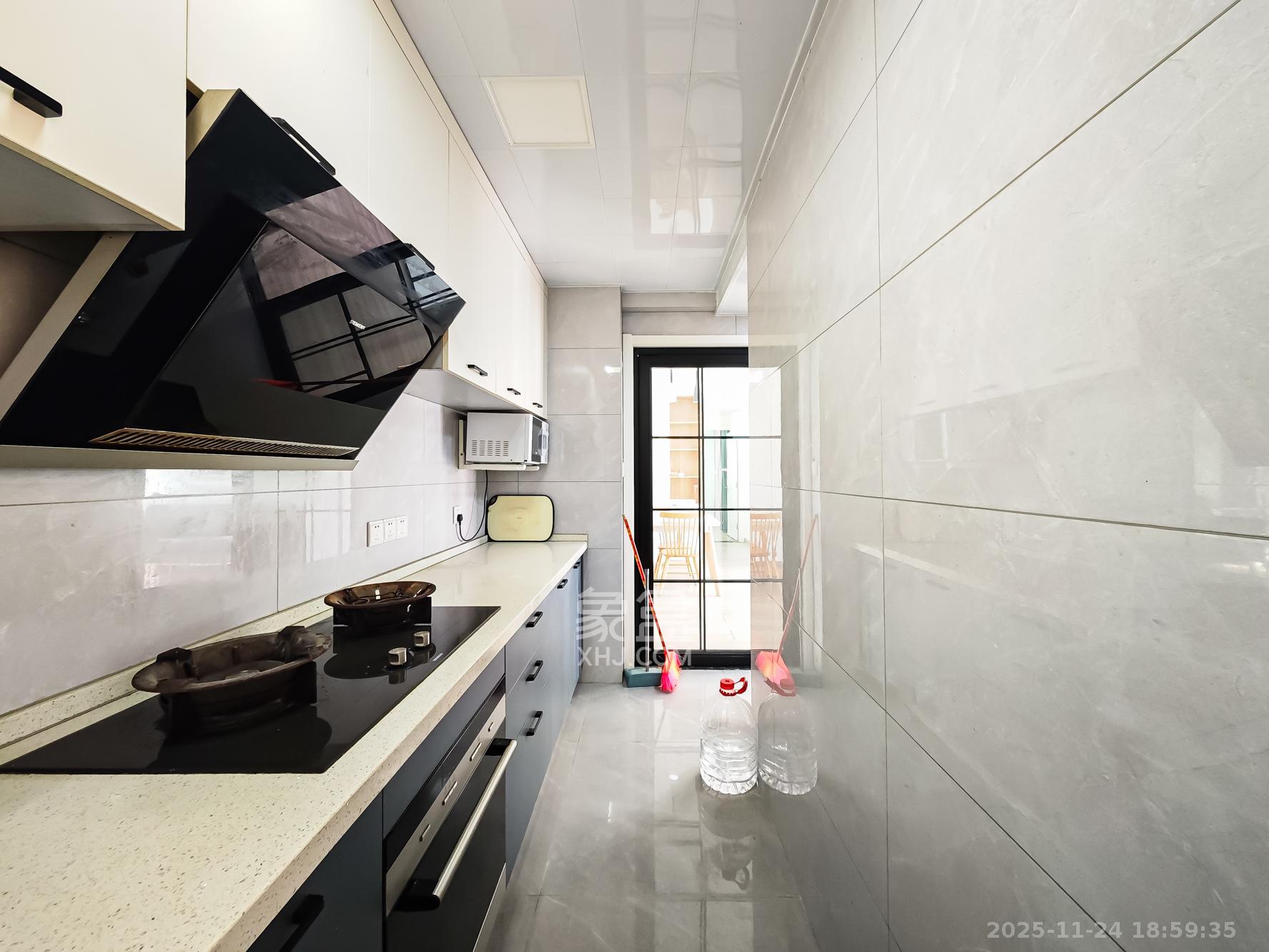 福晟钱隆国际(晟冉景苑) 3室2厅2卫 95.0万 福晟钱隆国际(晟冉景苑) 3室2厅2卫 95.0万厨房