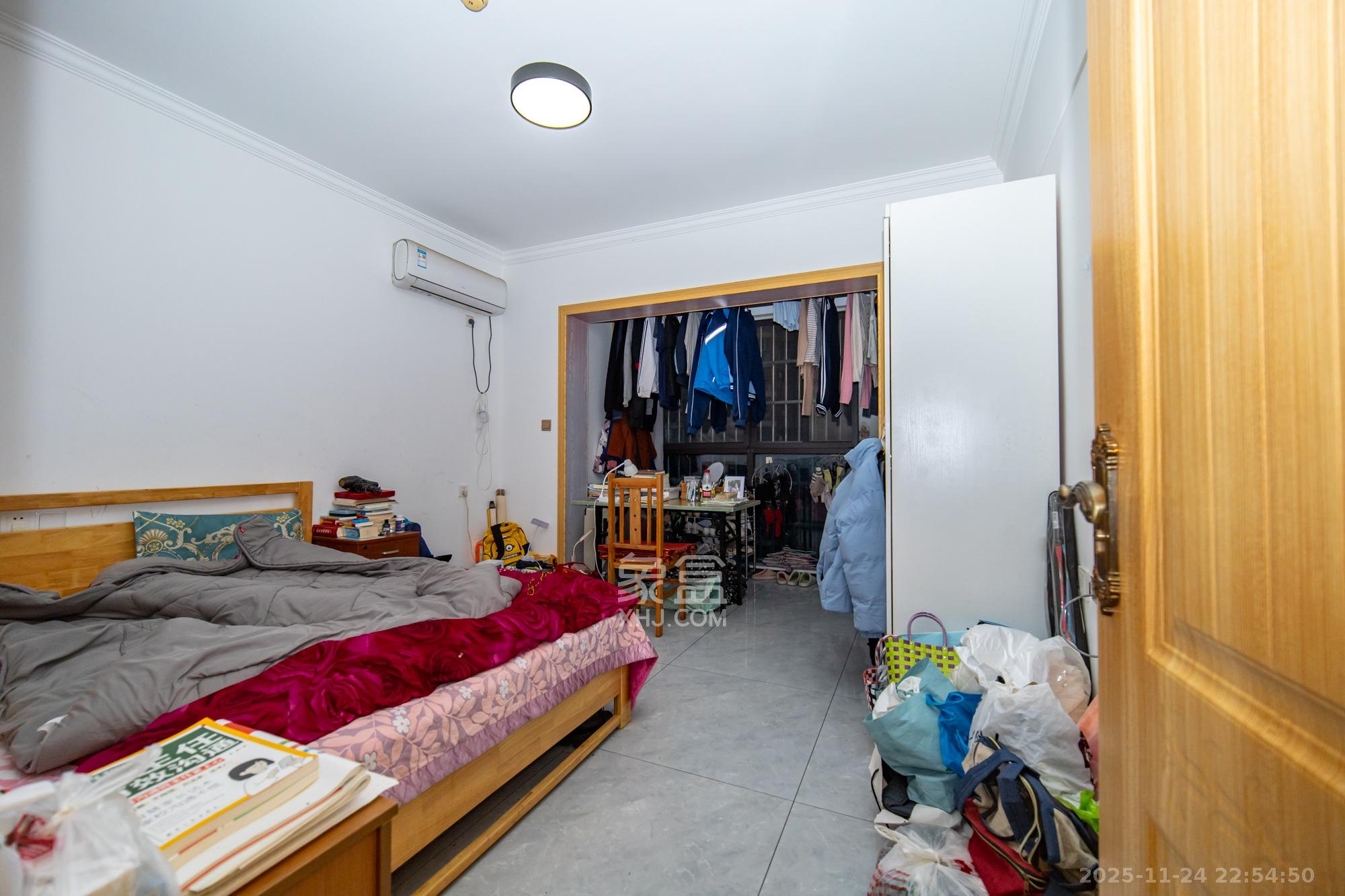 新长海广场 1室2厅1卫 40.0万 新长海广场 1室2厅1卫 40.0万卧室