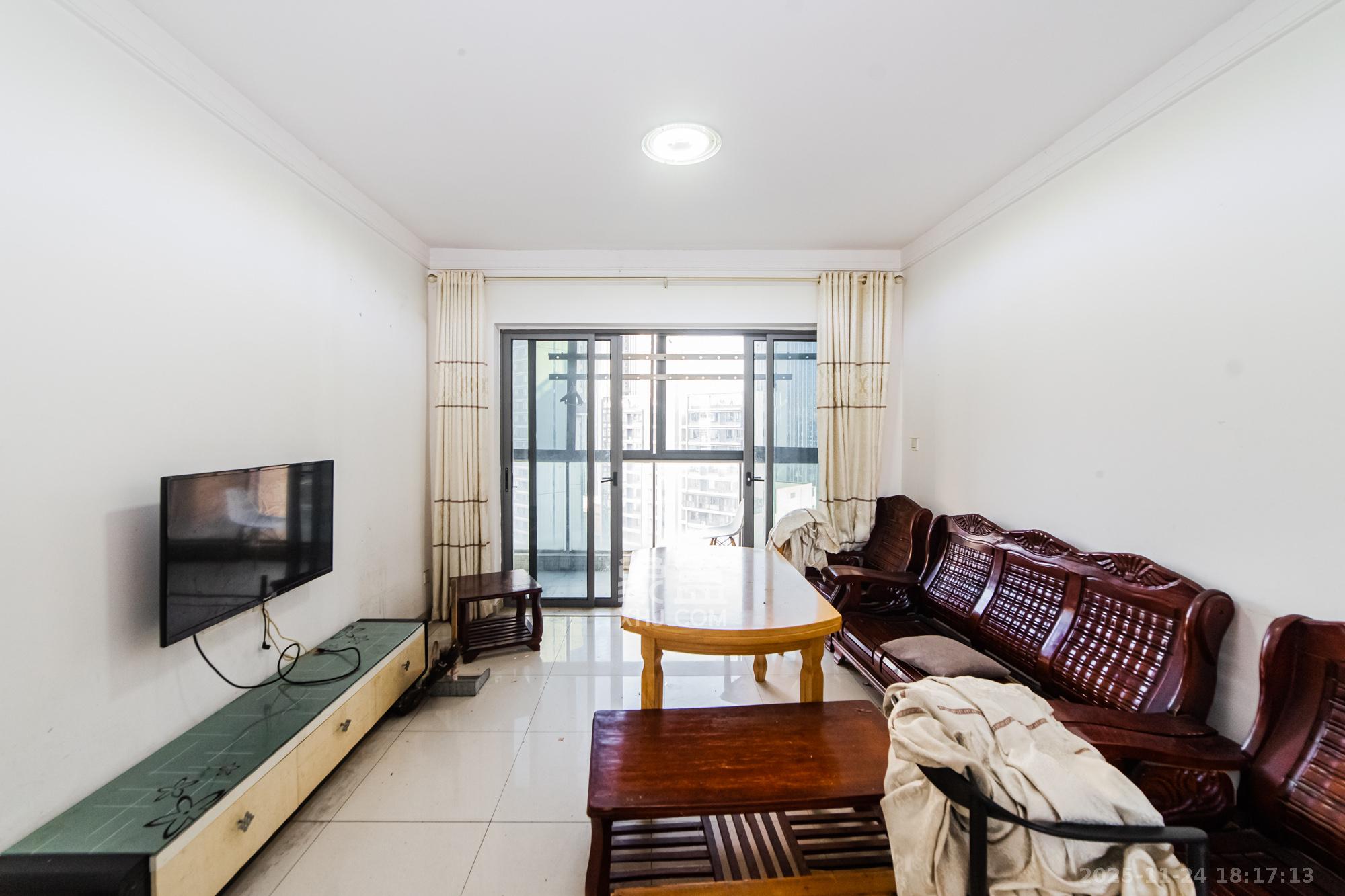 珠江花城四期花盛 3室2厅1卫 90.0万 珠江花城四期花盛 3室2厅1卫 90.0万客厅