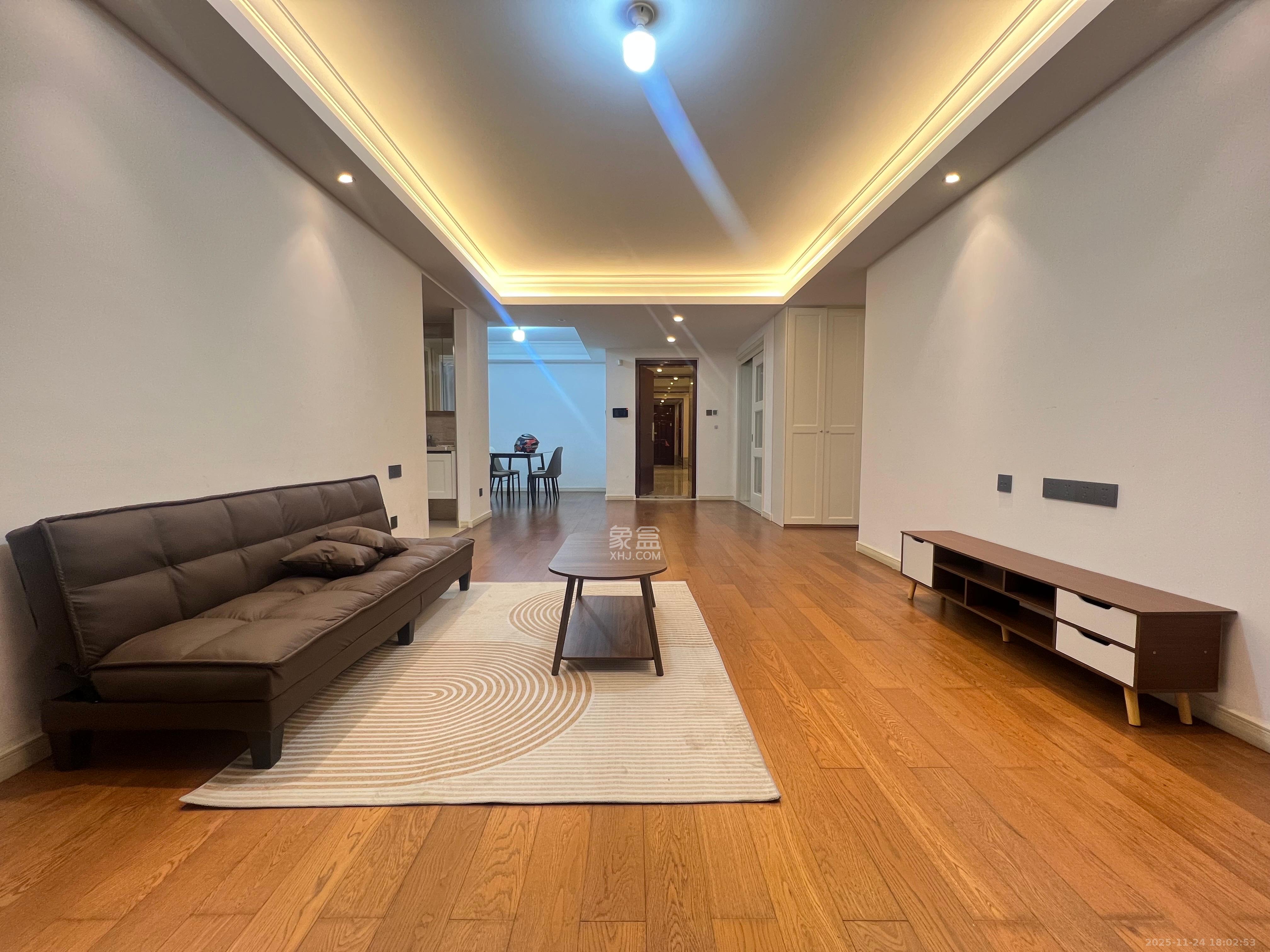 万科魅力之城锋镜里 4室2厅2卫 3200.0元/月 万科魅力之城锋镜里 4室2厅2卫 3200.0元/月室内图