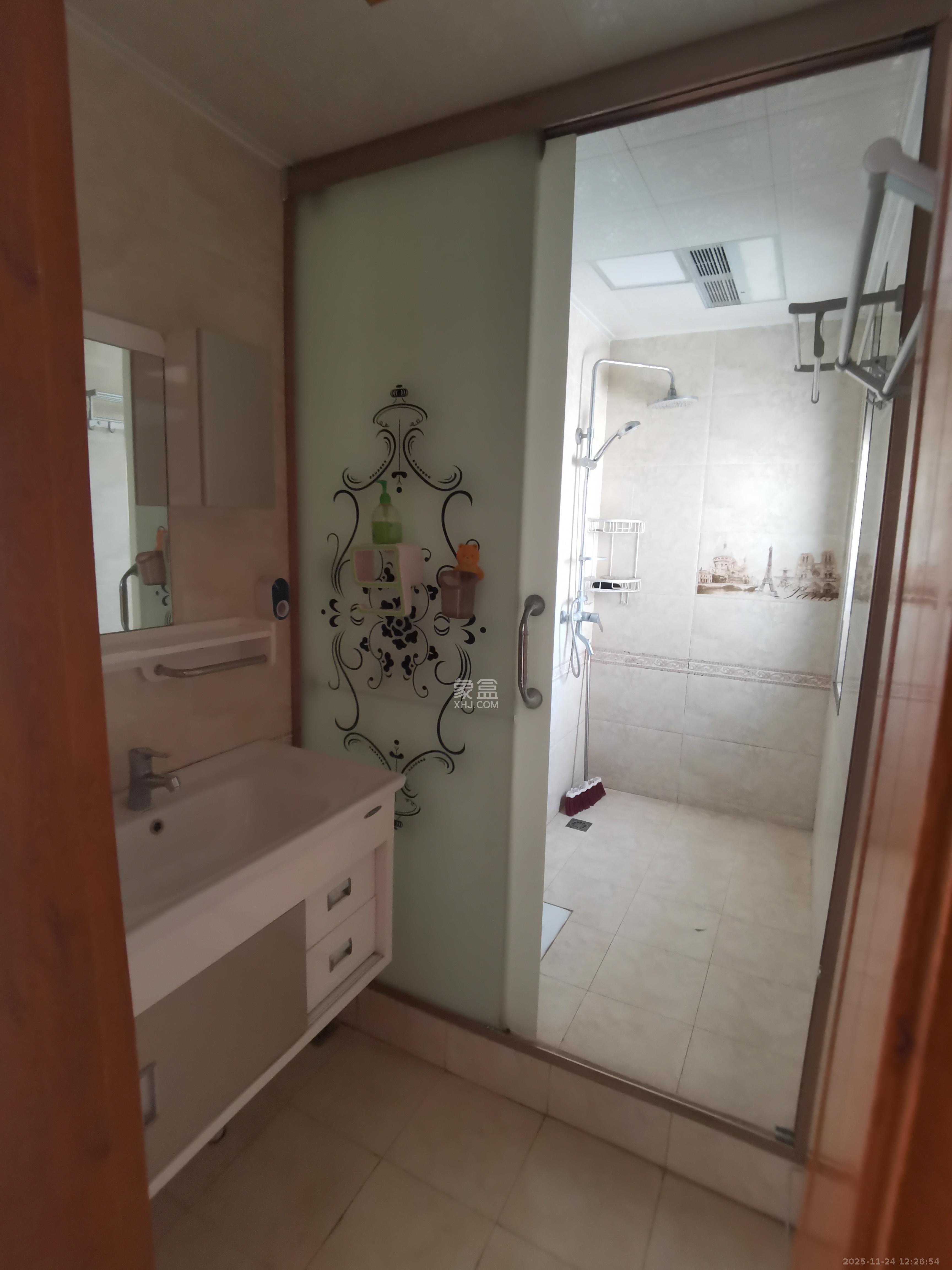 金地三千府（金地湖山樾、金地自在城）  3室2厅2卫    1800.0元/月室内图