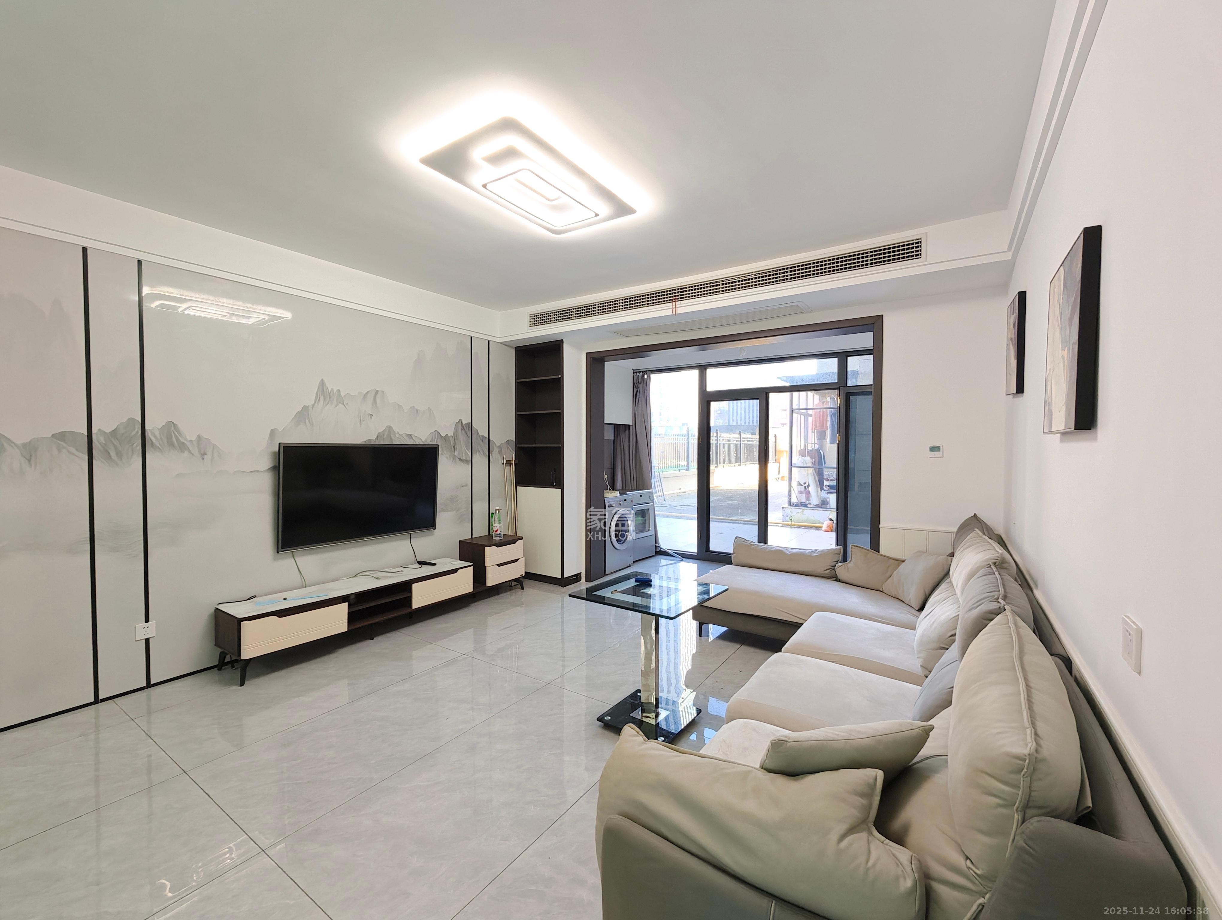 荣盛岳麓峰景  3室2厅2卫    2200.0元/月室内图1