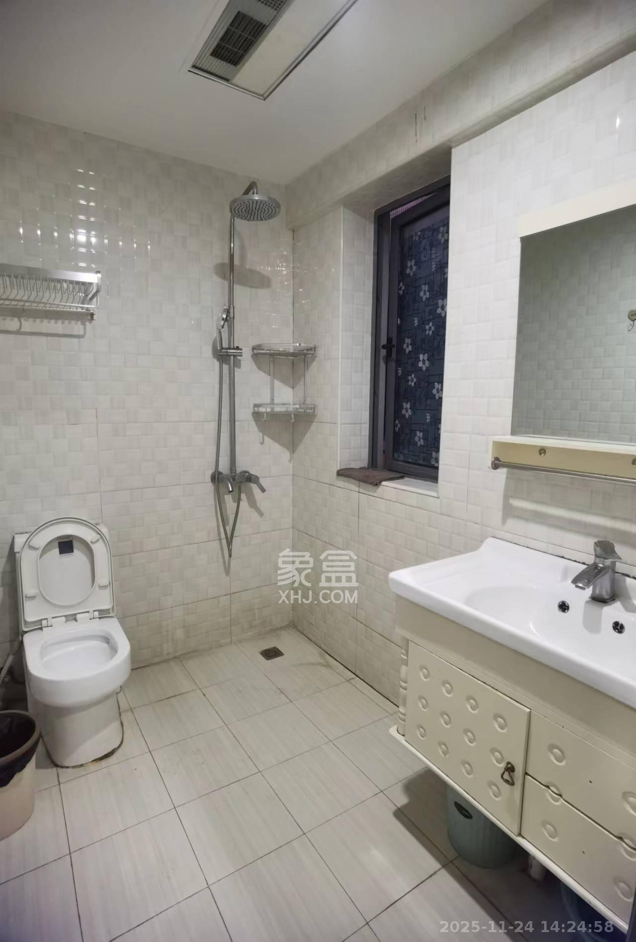 东怡外国(南湖一号) 2室2厅1卫 3600.0元/月 东怡外国(南湖一号) 2室2厅1卫 3600.0元/月室内图