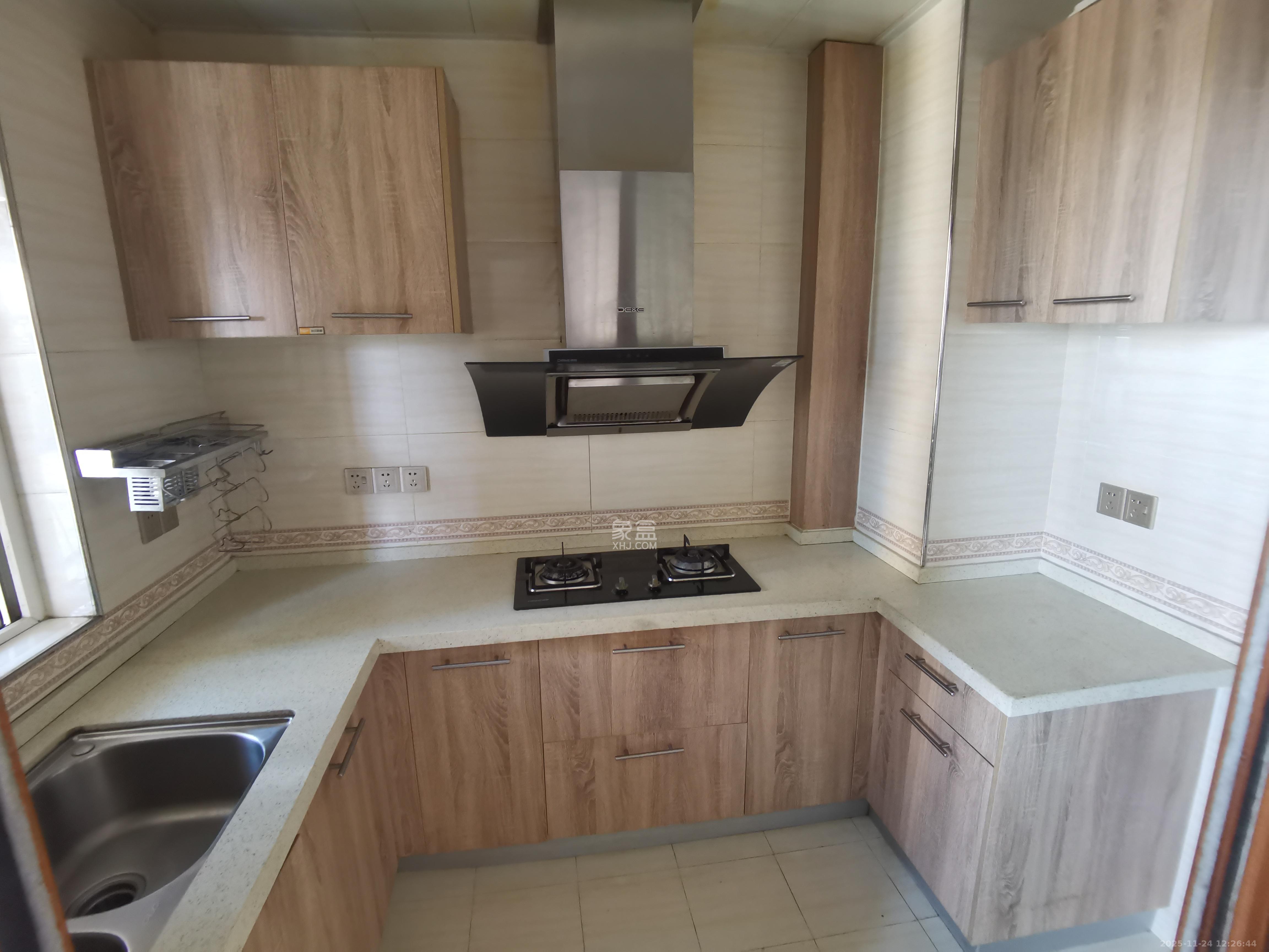 金地三千府（金地湖山樾、金地自在城）  3室2厅2卫    1800.0元/月室内图