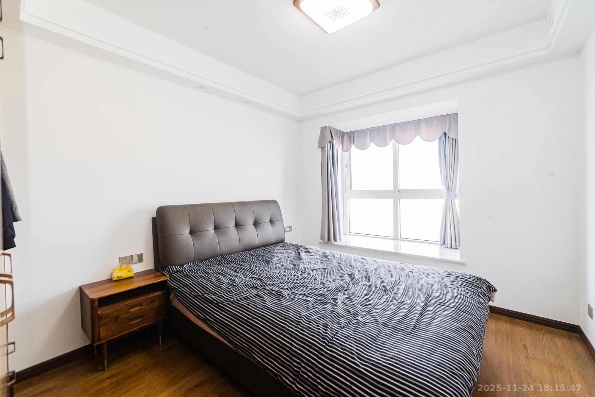 北辰三角洲C2区 3室2厅2卫 248.0万 北辰三角洲C2区 3室2厅2卫 248.0万卧室