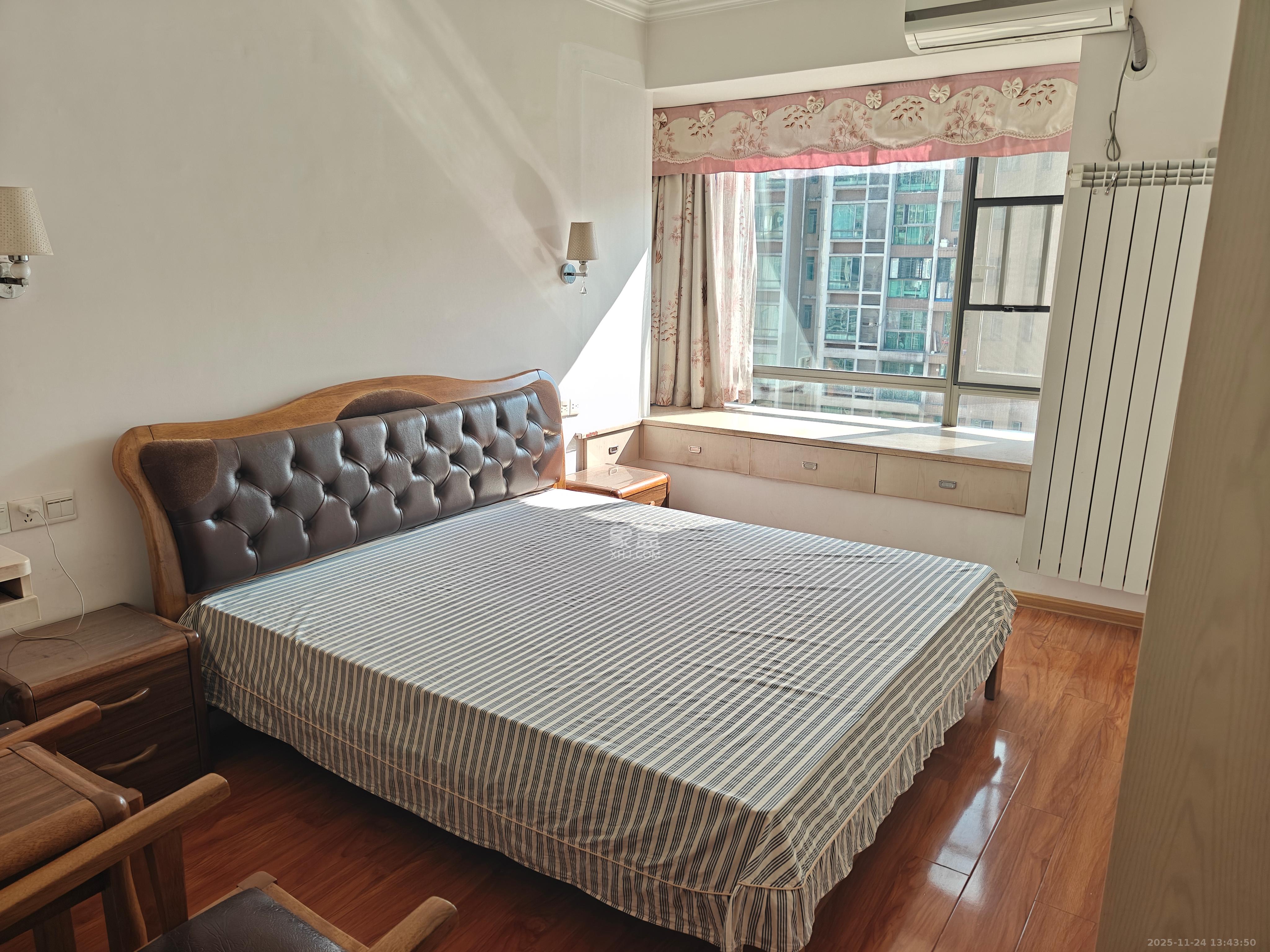 新城新世界一二三期  4室2厅2卫    2800.0元/月室内图