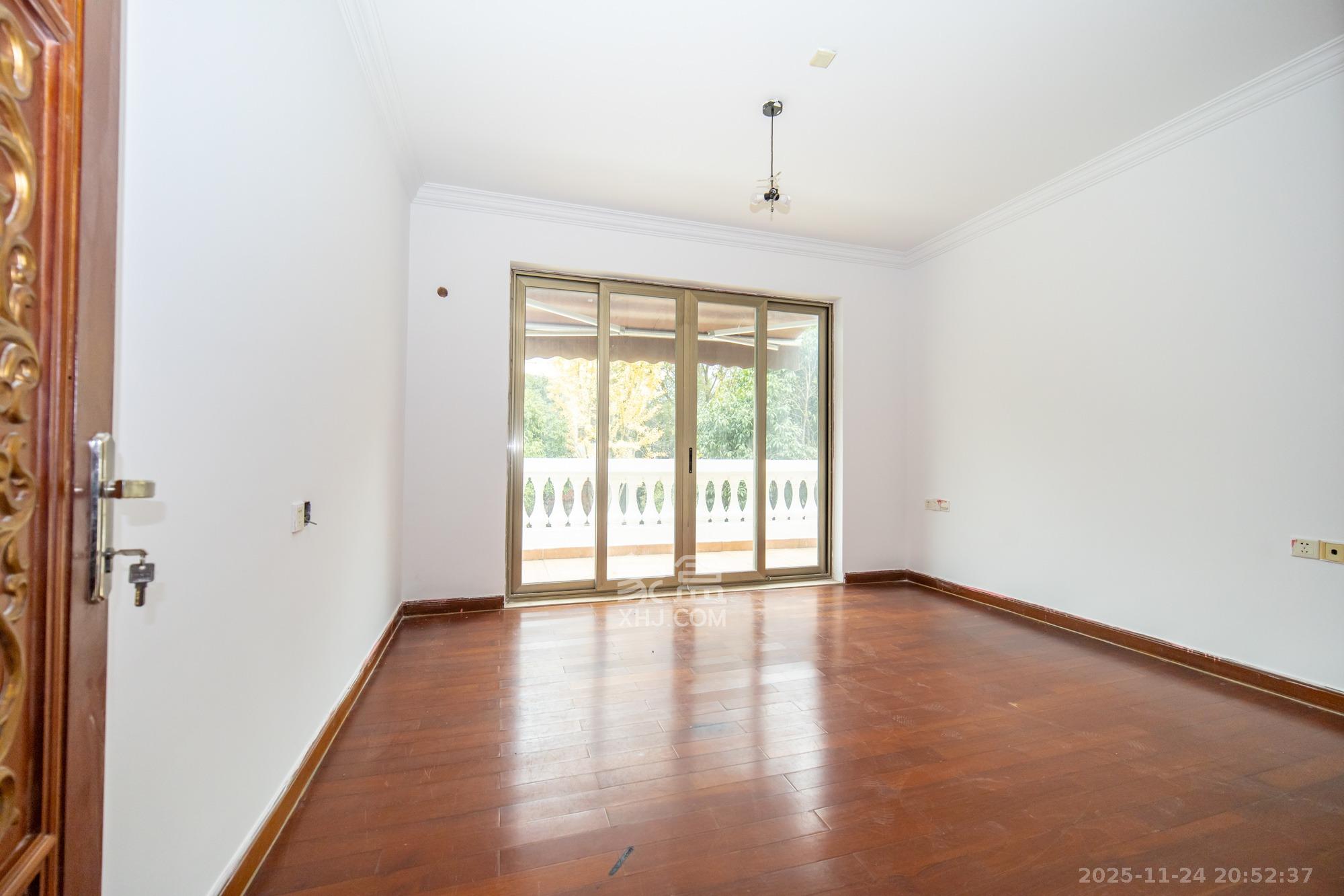 碧桂园威尼斯城 6室4厅4卫 1780.0万 碧桂园威尼斯城 6室4厅4卫 1780.0万卧室