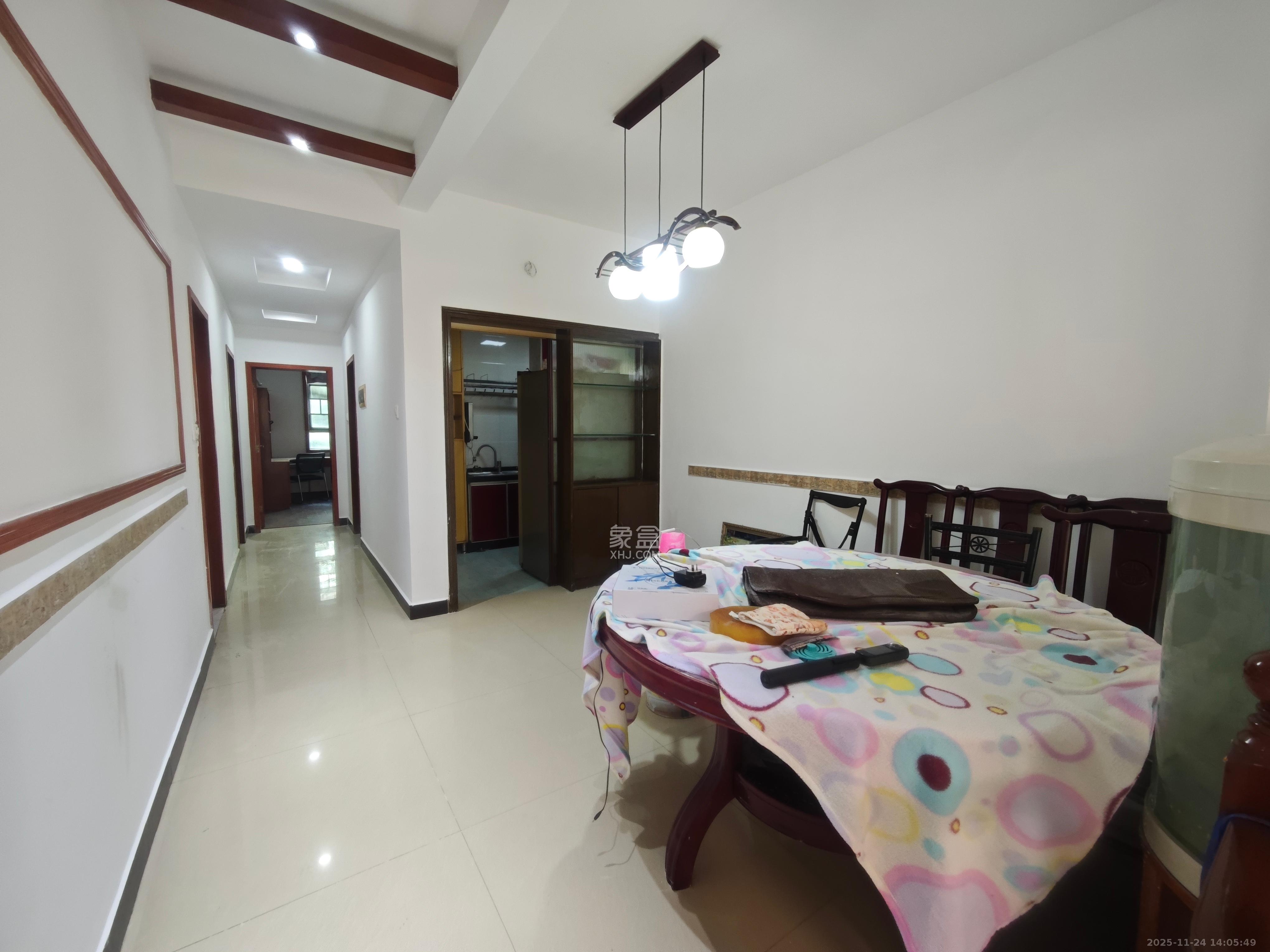 雍景园 3室2厅2卫 3000.0元/月 雍景园 3室2厅2卫 3000.0元/月室内图