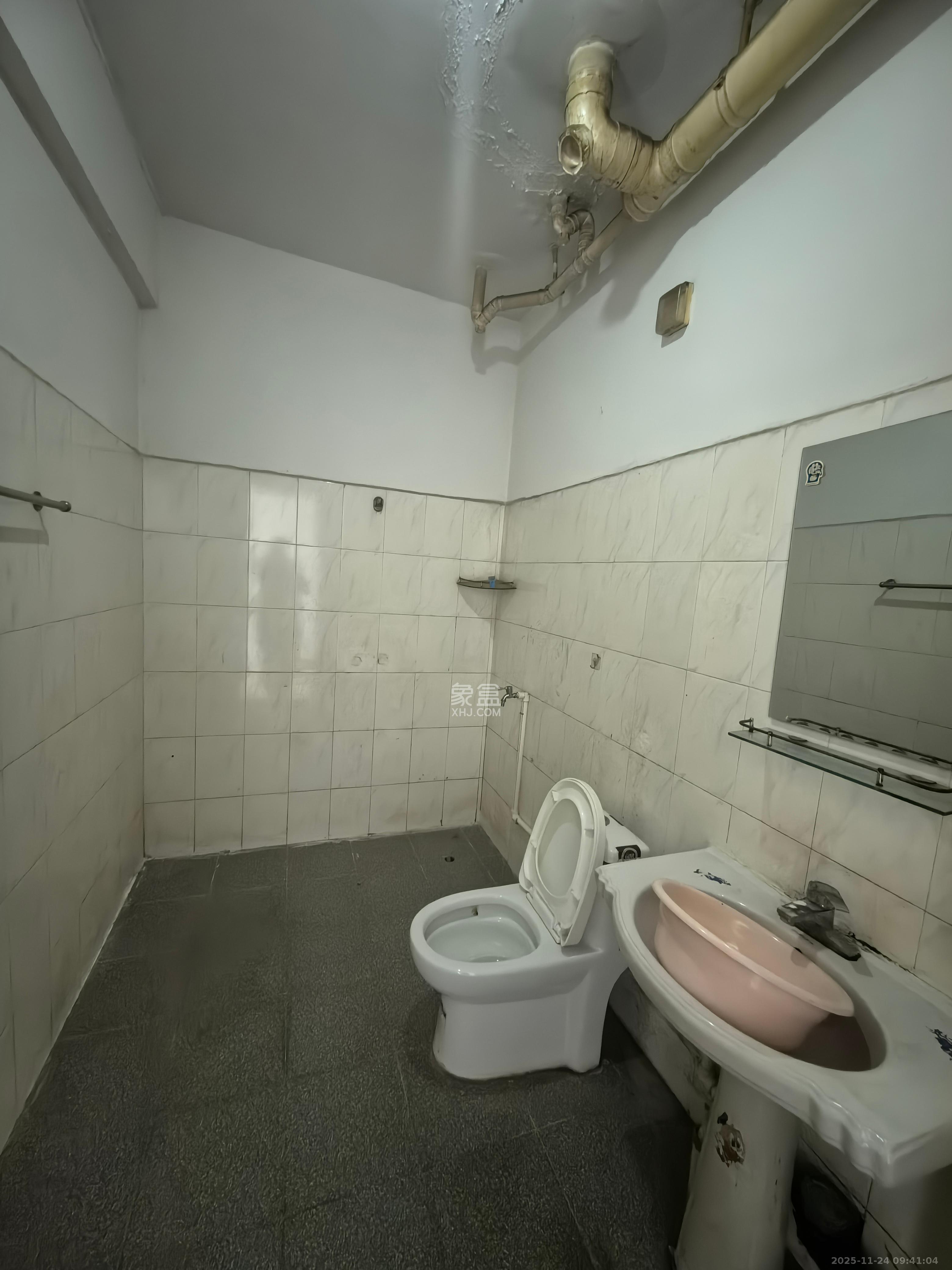 泰禹家园(彩云之翼家园一期、二期、三期) 3室2厅2卫 1800.0元/月 泰禹家园(彩云之翼家园一期、二期、三期) 3室2厅2卫 1800.0元/月室内图