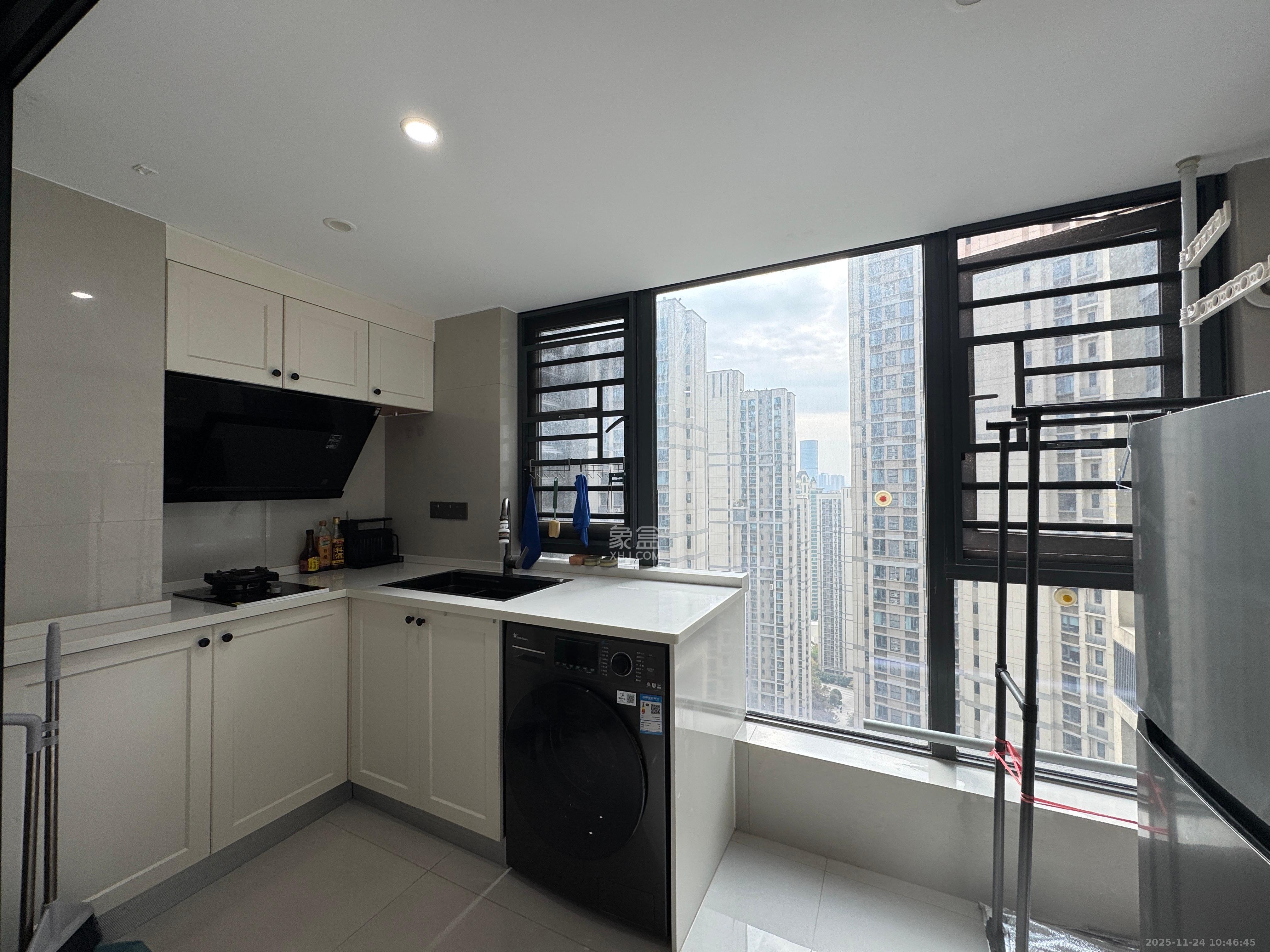 卓越中寰 2室1厅1卫 2500.0元/月 卓越中寰 2室1厅1卫 2500.0元/月室内图