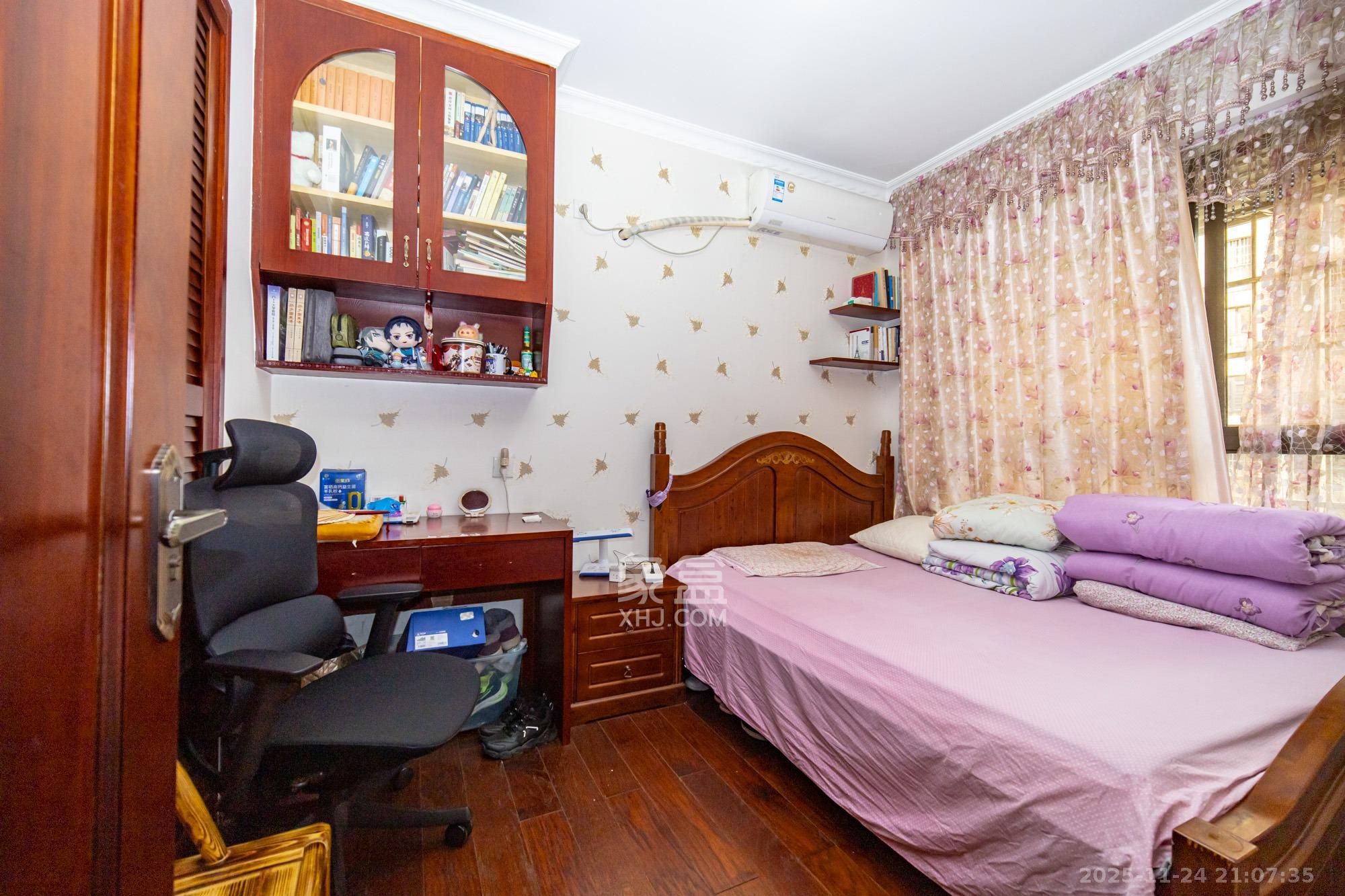 华润凤凰城三期  2室2厅1卫    63.8万卧室