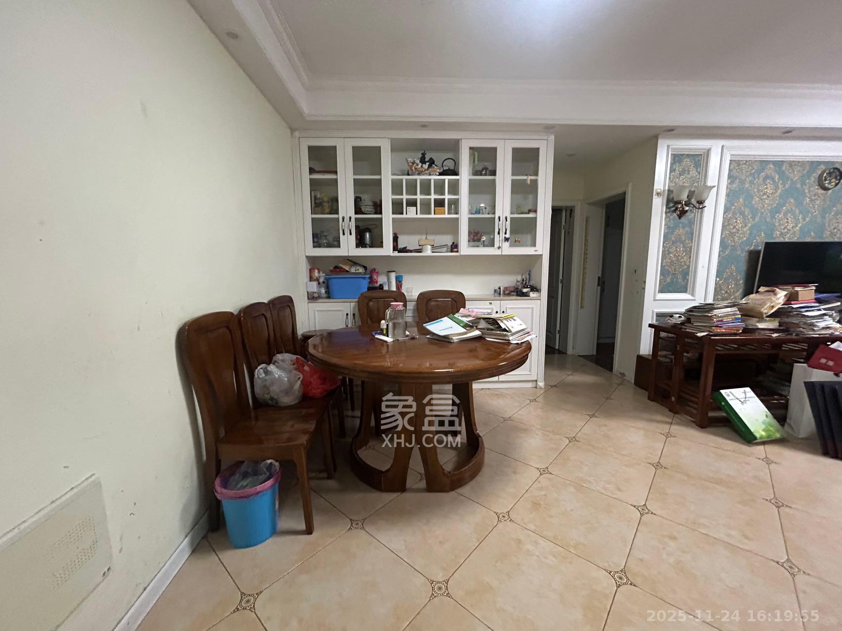 世茂铂翠湾一期 1室2厅1卫 2800.0元/月 世茂铂翠湾一期 1室2厅1卫 2800.0元/月室内图