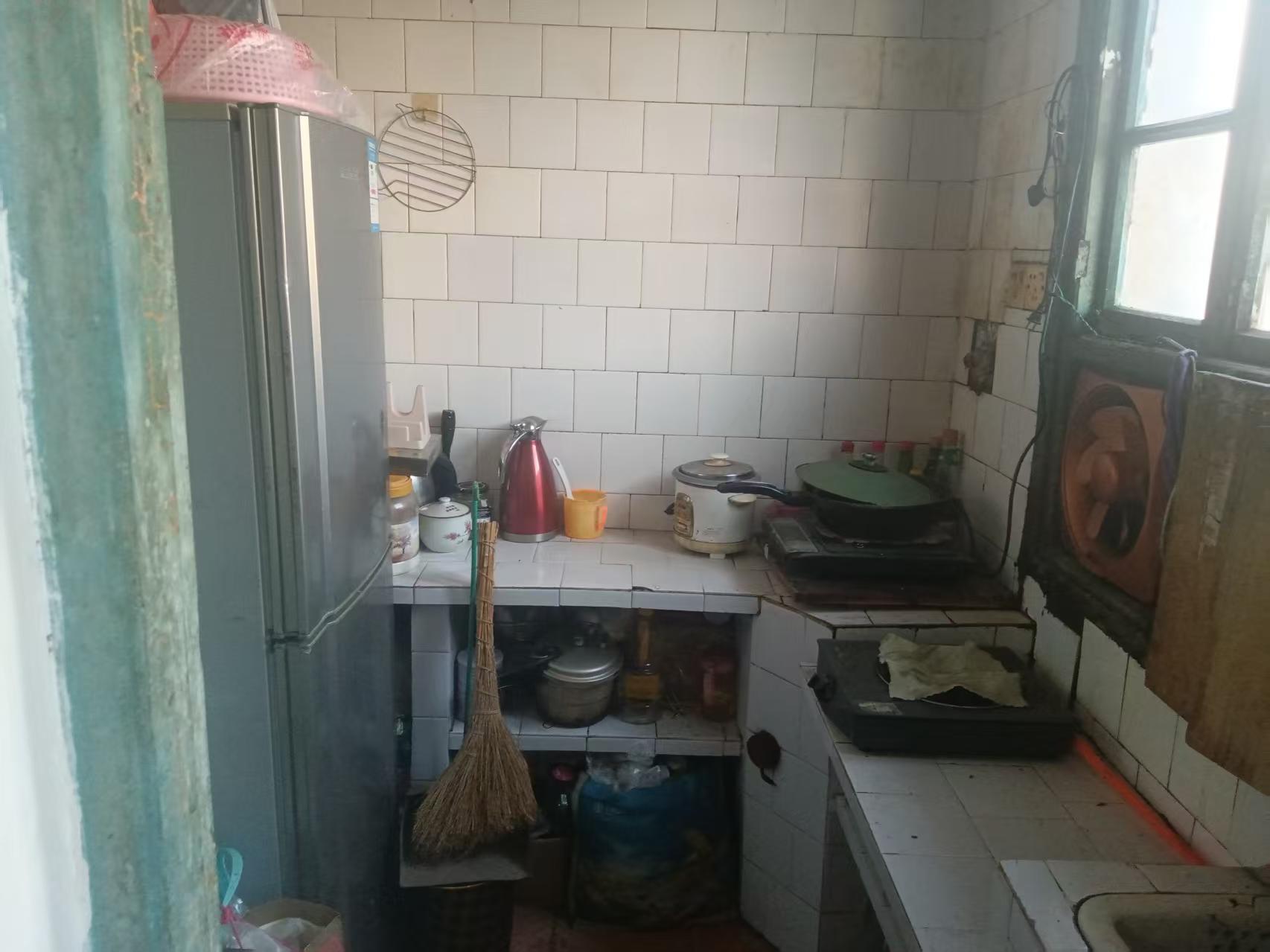 滨湖柴油机厂家属楼 2室1厅1卫 15.8万 滨湖柴油机厂家属楼 2室1厅1卫 15.8万室内图