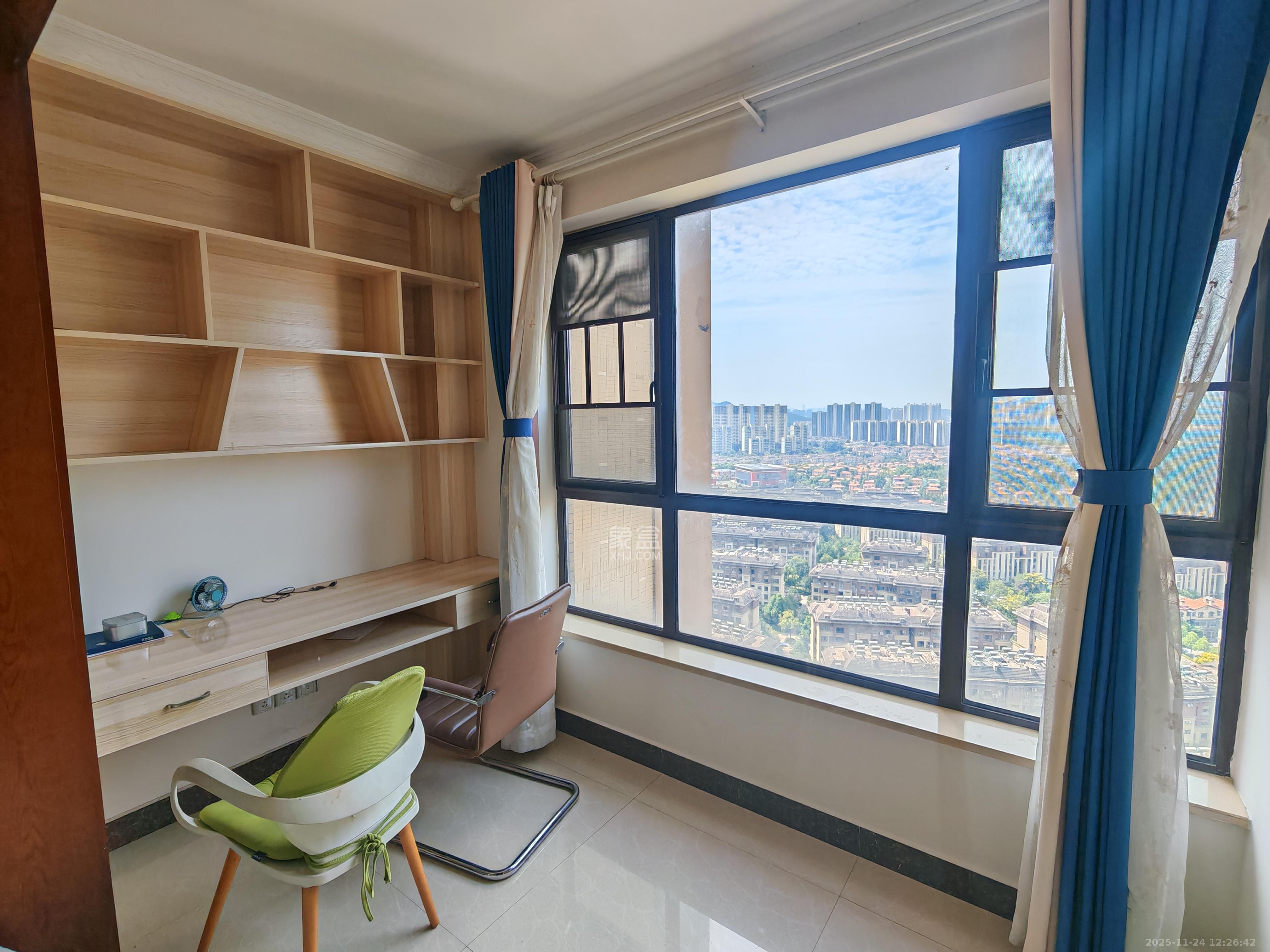 金地三千府(金地湖山樾、金地自在城) 3室2厅2卫 1800.0元/月 金地三千府(金地湖山樾、金地自在城) 3室2厅2卫 1800.0元/月室内图