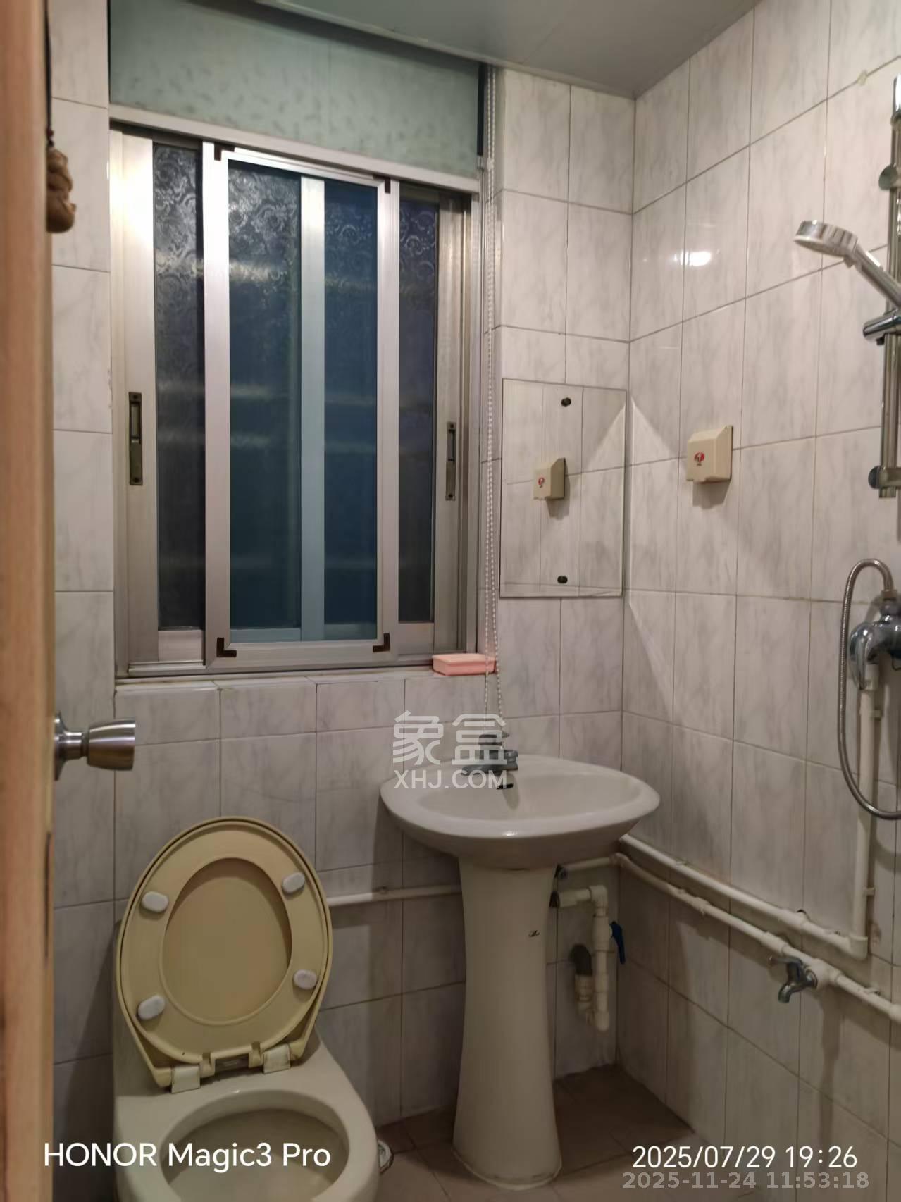 湘农桥社区  3室2厅2卫    2400.0元/月室内图