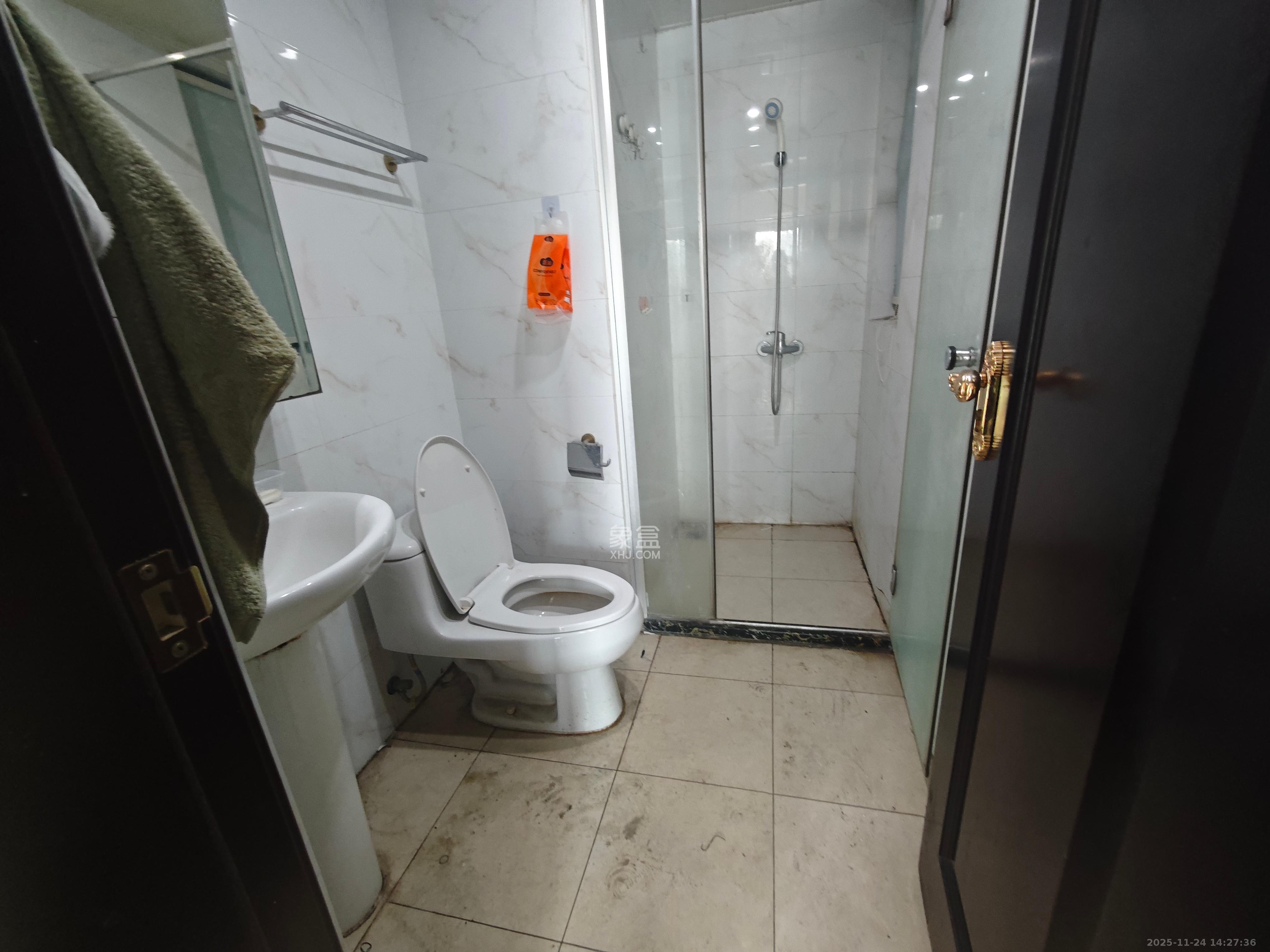 恒大翡翠华庭 2室2厅1卫 1600.0元/月 恒大翡翠华庭 2室2厅1卫 1600.0元/月室内图