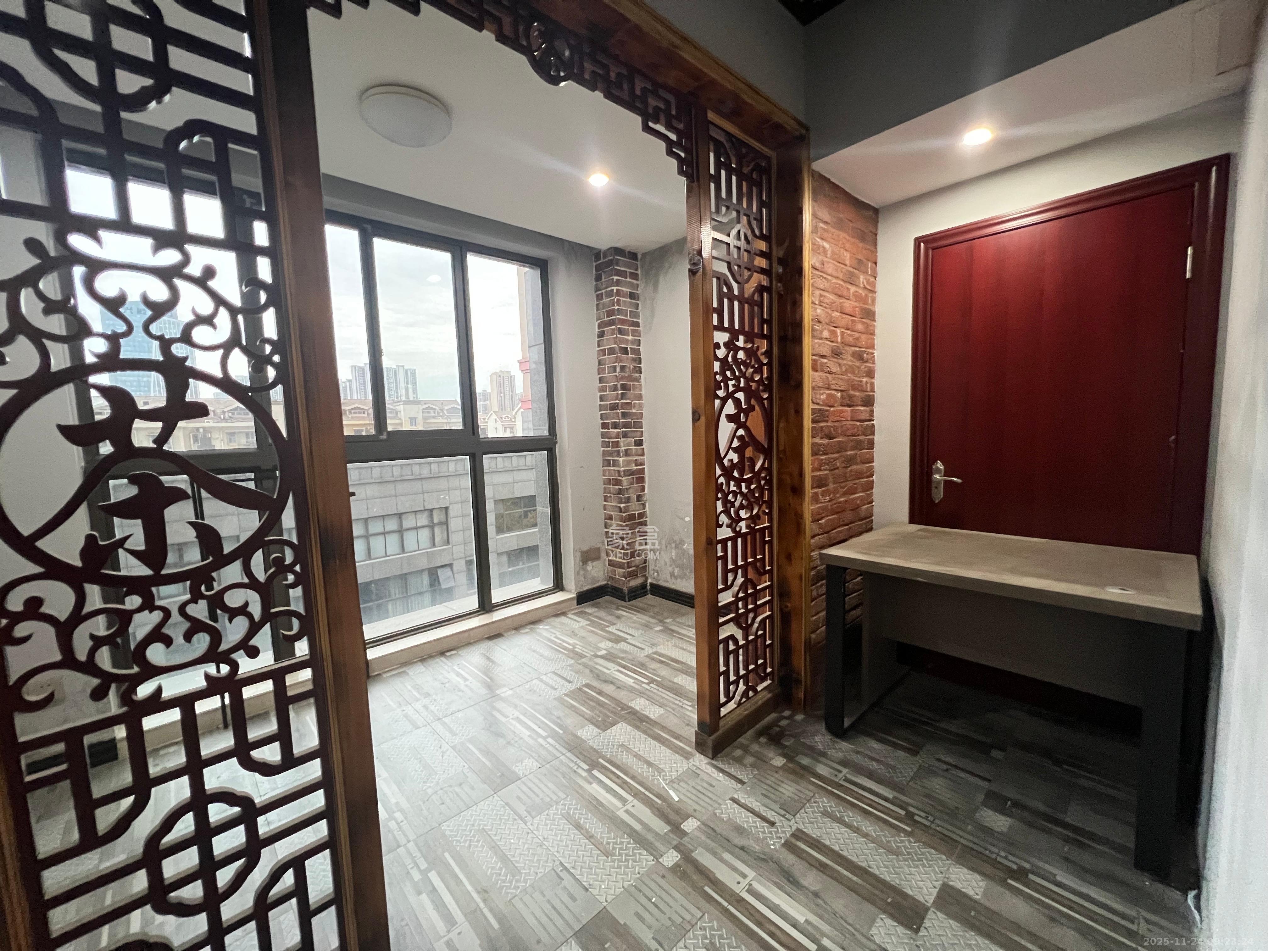 华晨国际公馆  5室2厅1卫    7500.0元/月室内图