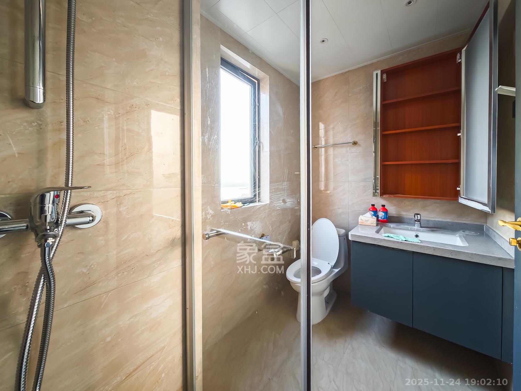 恒大御景天下城三期 3室2厅2卫 110.0万 恒大御景天下城三期 3室2厅2卫 110.0万卫生间