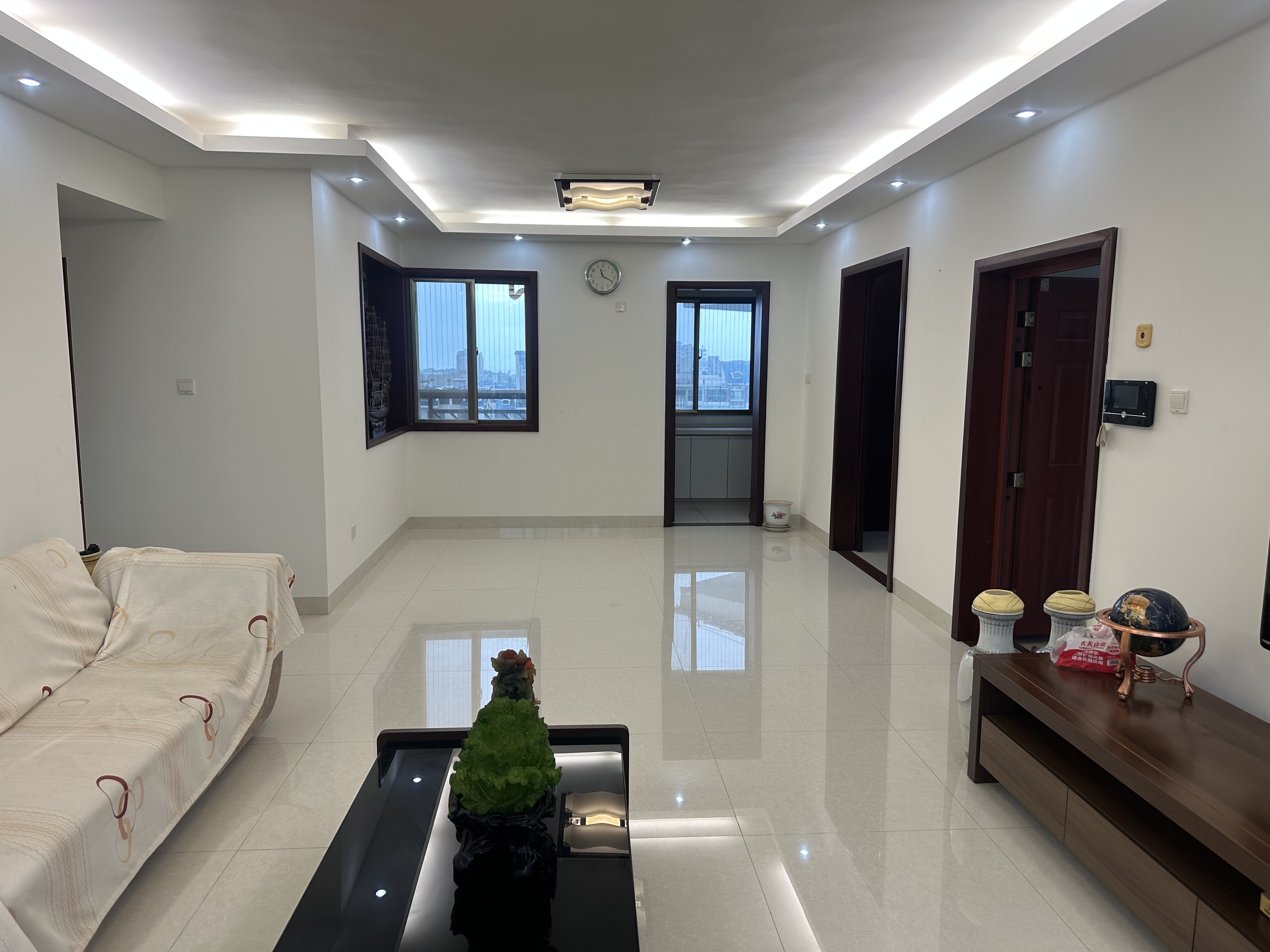 紫园A区  4室2厅2卫    318.0万