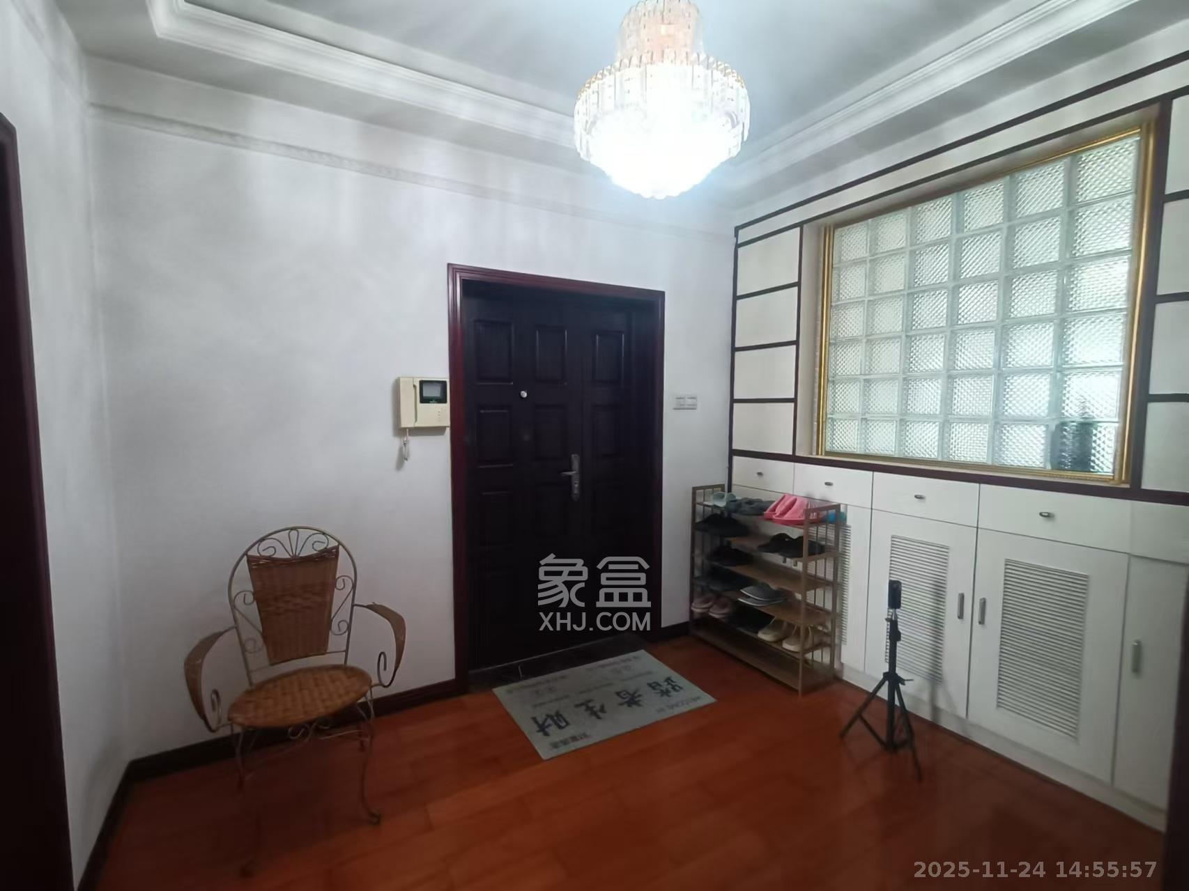 国检园  4室2厅2卫    4200.0元/月室内图