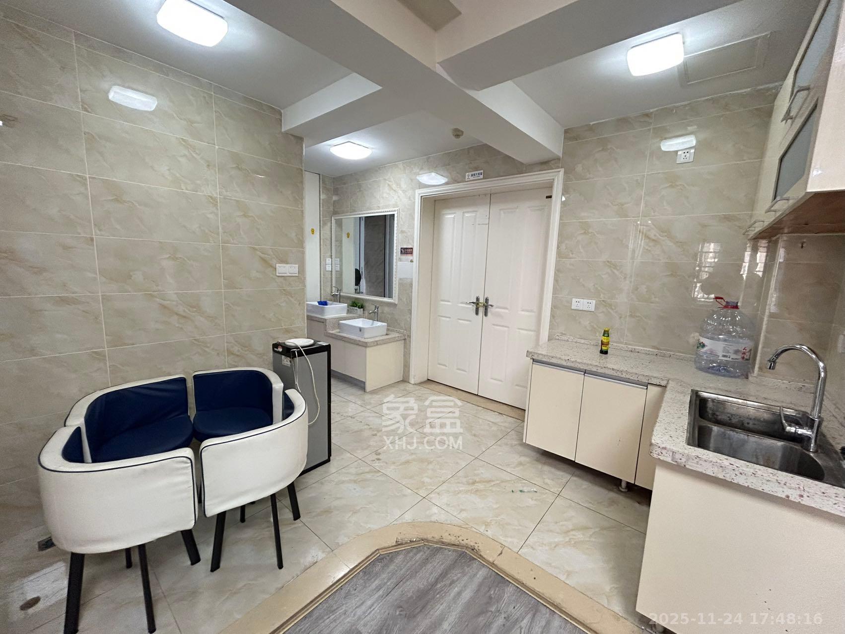 怡海星城  3室2厅1卫    4500.0元/月室内图