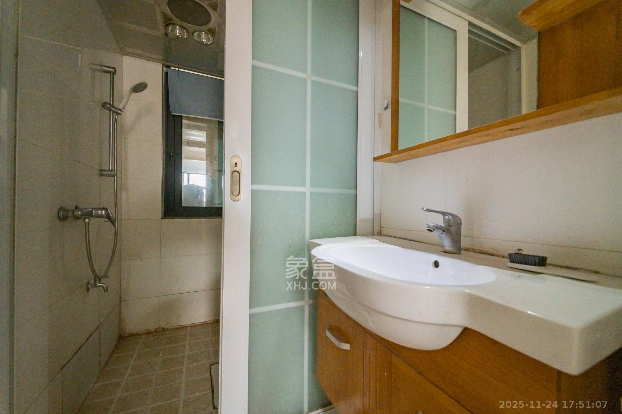 尚城 3室2厅2卫 80.0万 尚城 3室2厅2卫 80.0万卫生间