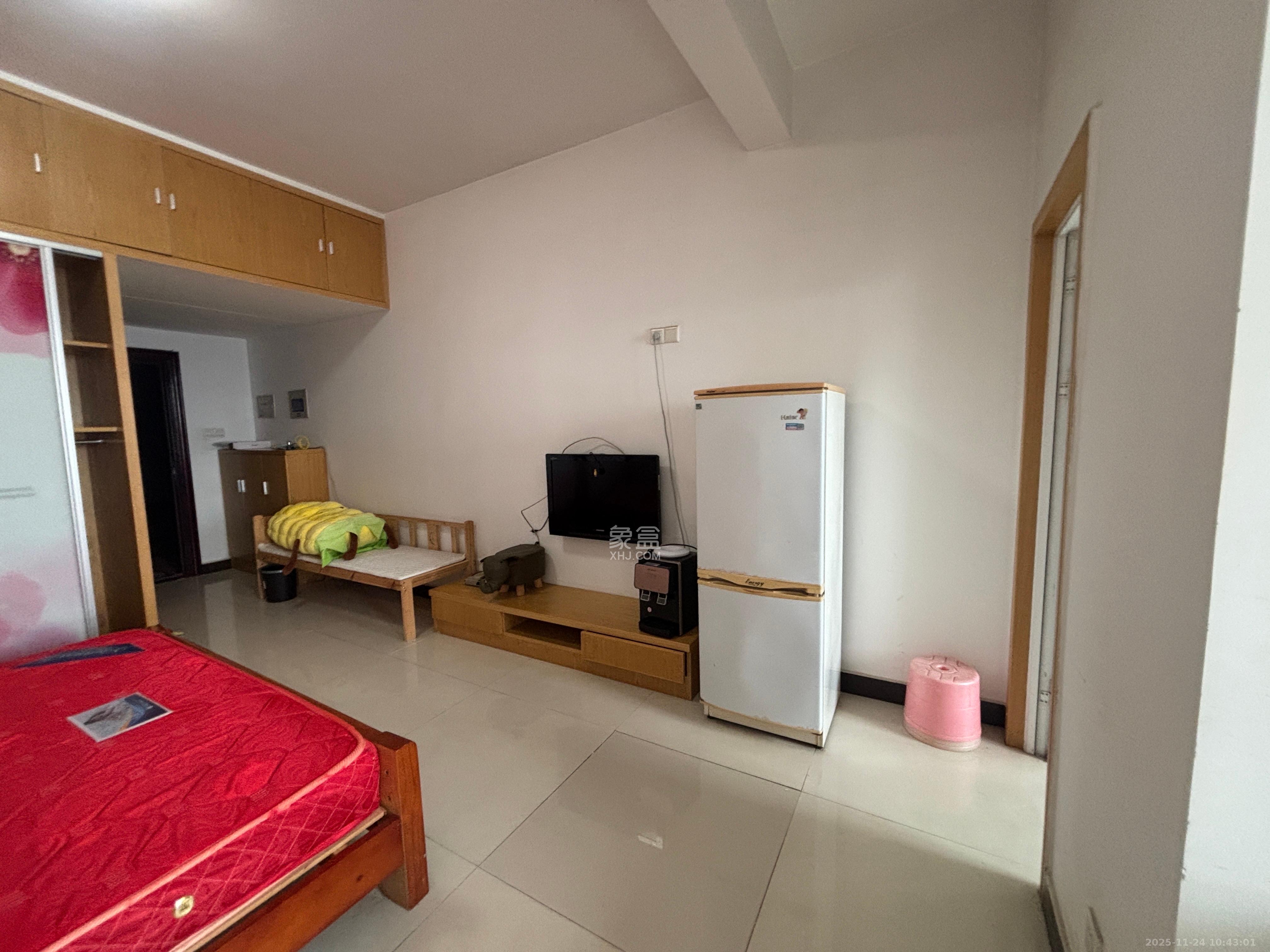 香槟小镇(香槟花苑）  1室1厅1卫    1100.0元/月室内图