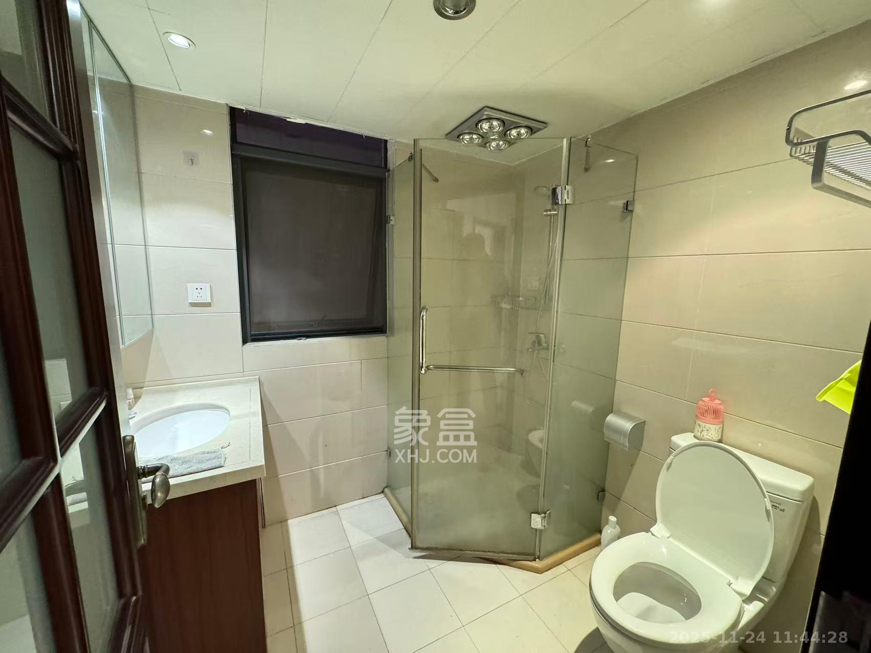 公园9号  3室2厅1卫    3400.0元/月室内图