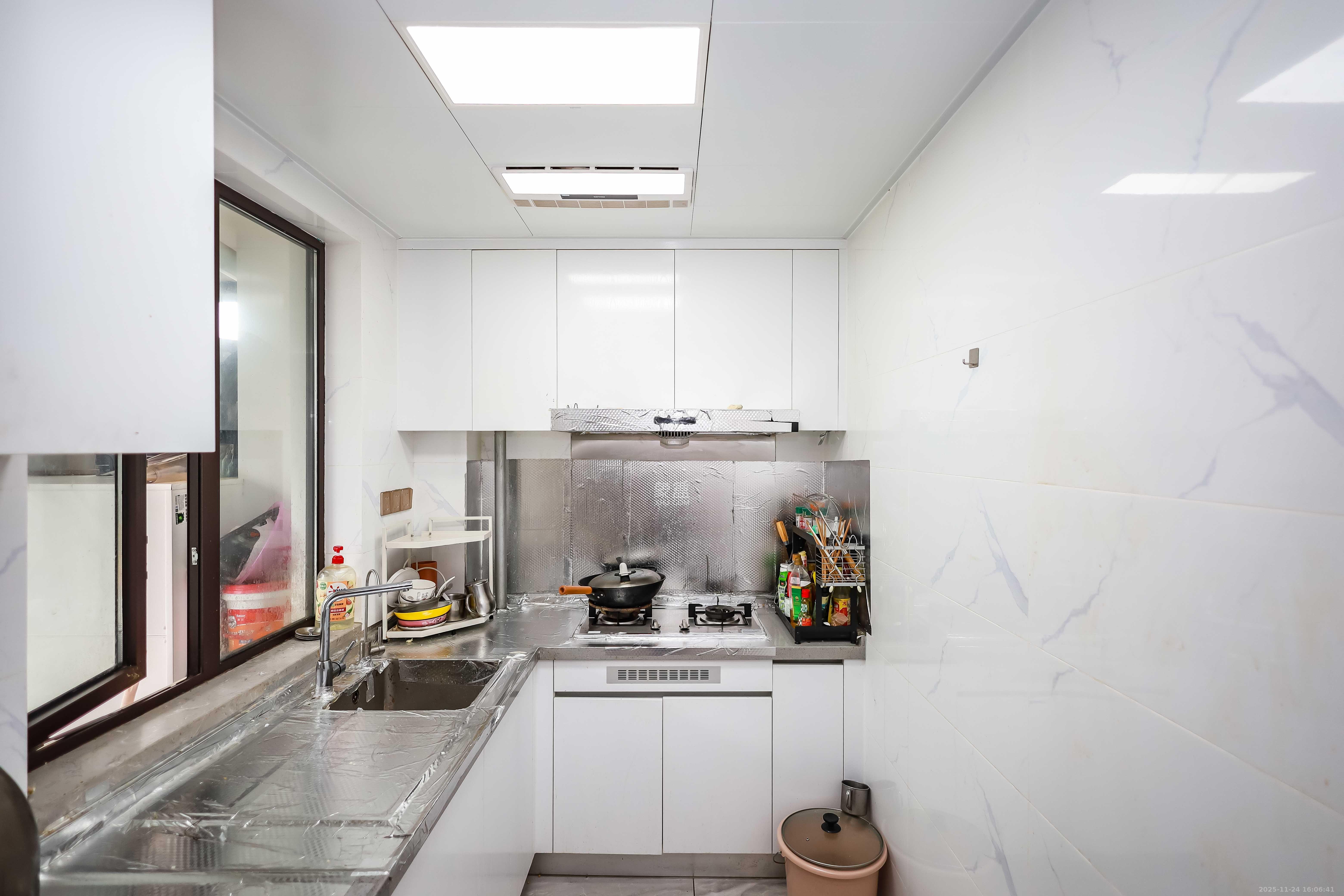 金基芳华 3室2厅2卫 2500.0元/月 金基芳华 3室2厅2卫 2500.0元/月室内图