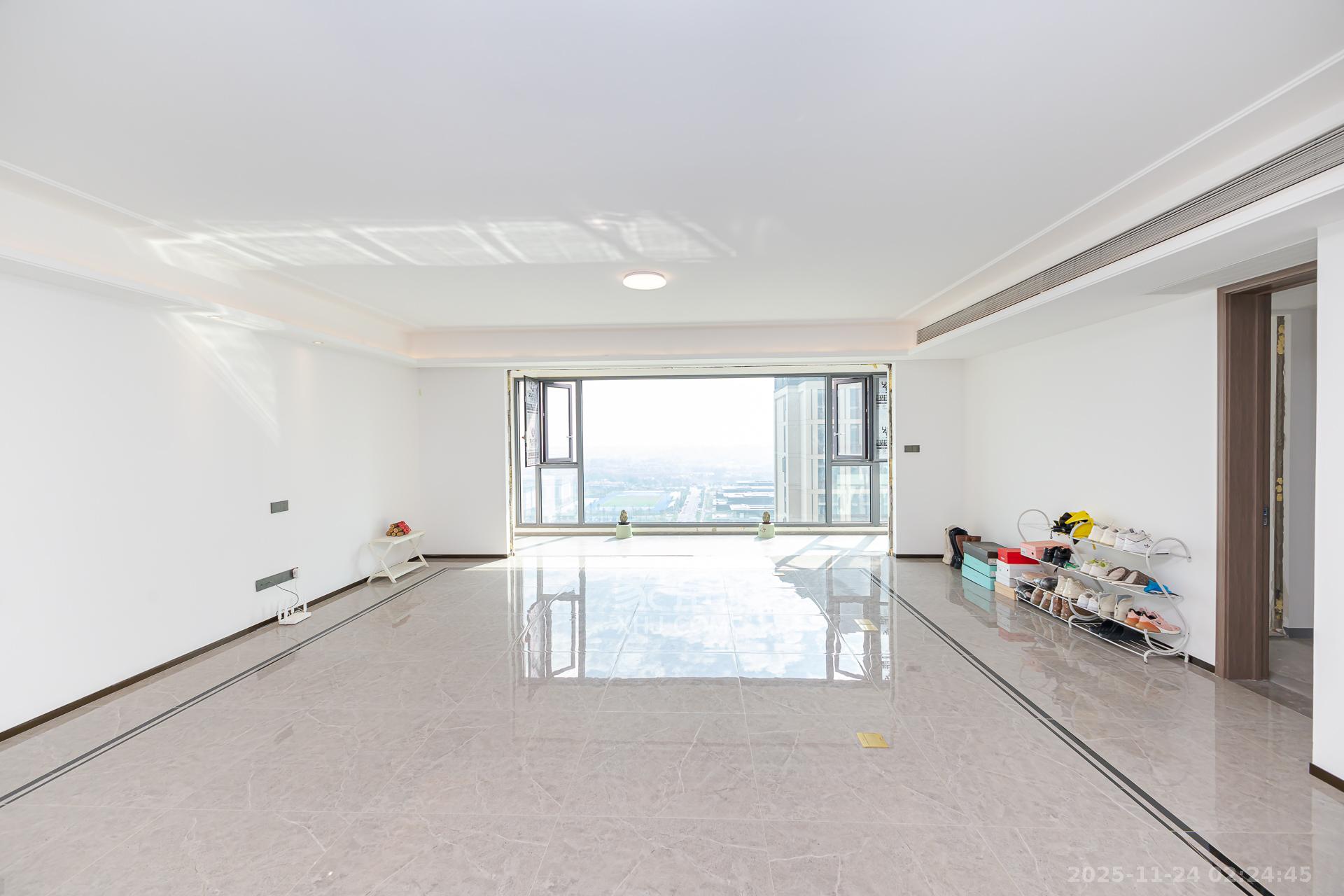 时代建发和著 4室2厅3卫 265.0万 时代建发和著 4室2厅3卫 265.0万客厅