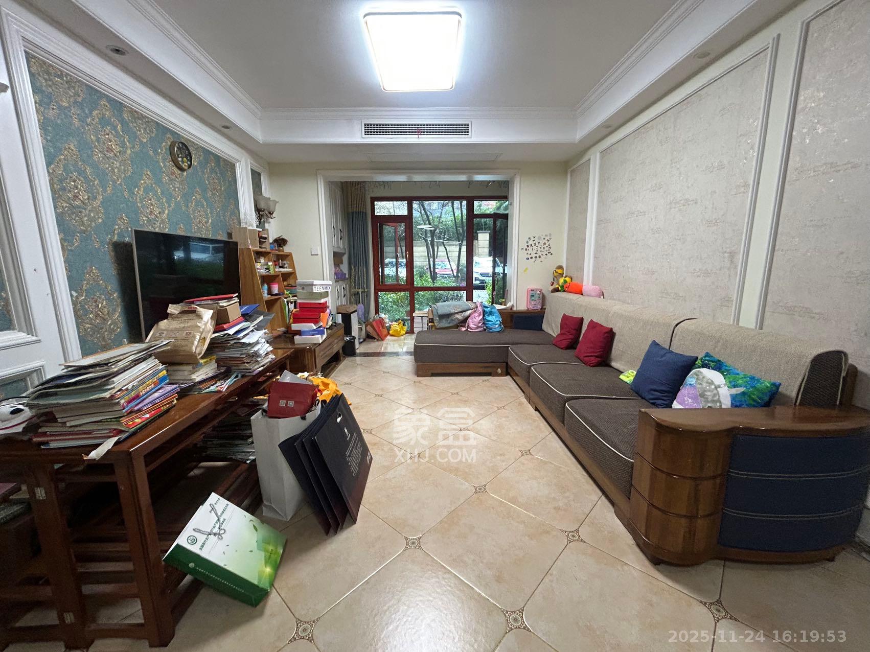 世茂铂翠湾一期  1室2厅1卫    2800.0元/月