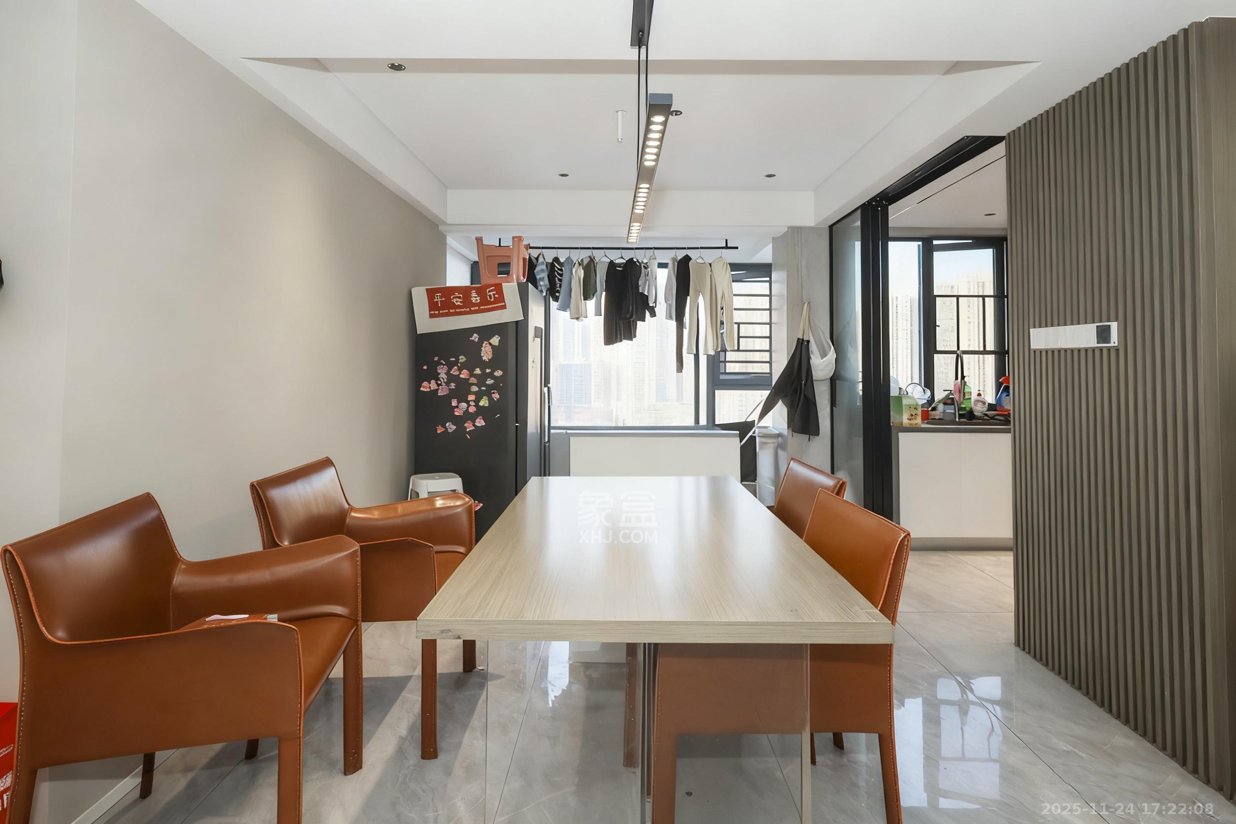 中国铁建梅溪青秀三期 4室2厅2卫 238.0万 中国铁建梅溪青秀三期 4室2厅2卫 238.0万客厅