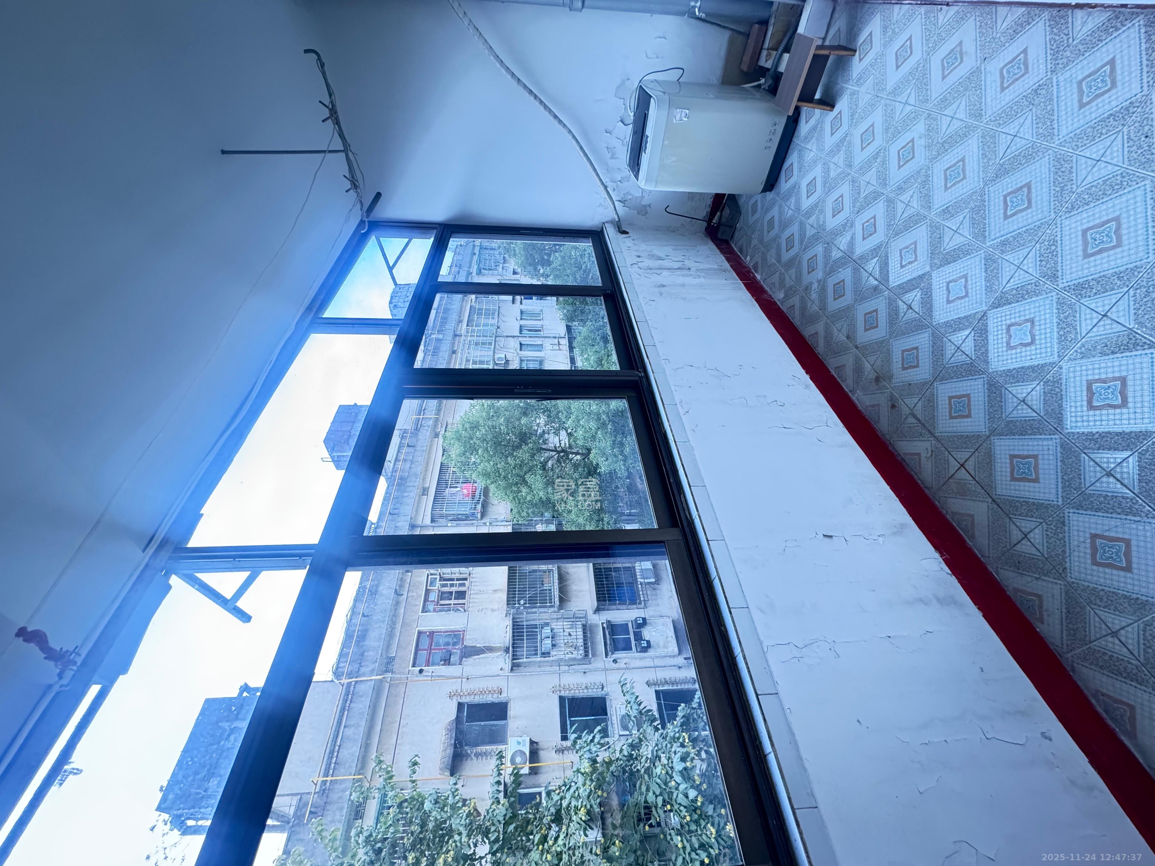 省水院宿舍 2室1厅1卫 1600.0元/月 省水院宿舍 2室1厅1卫 1600.0元/月室内图