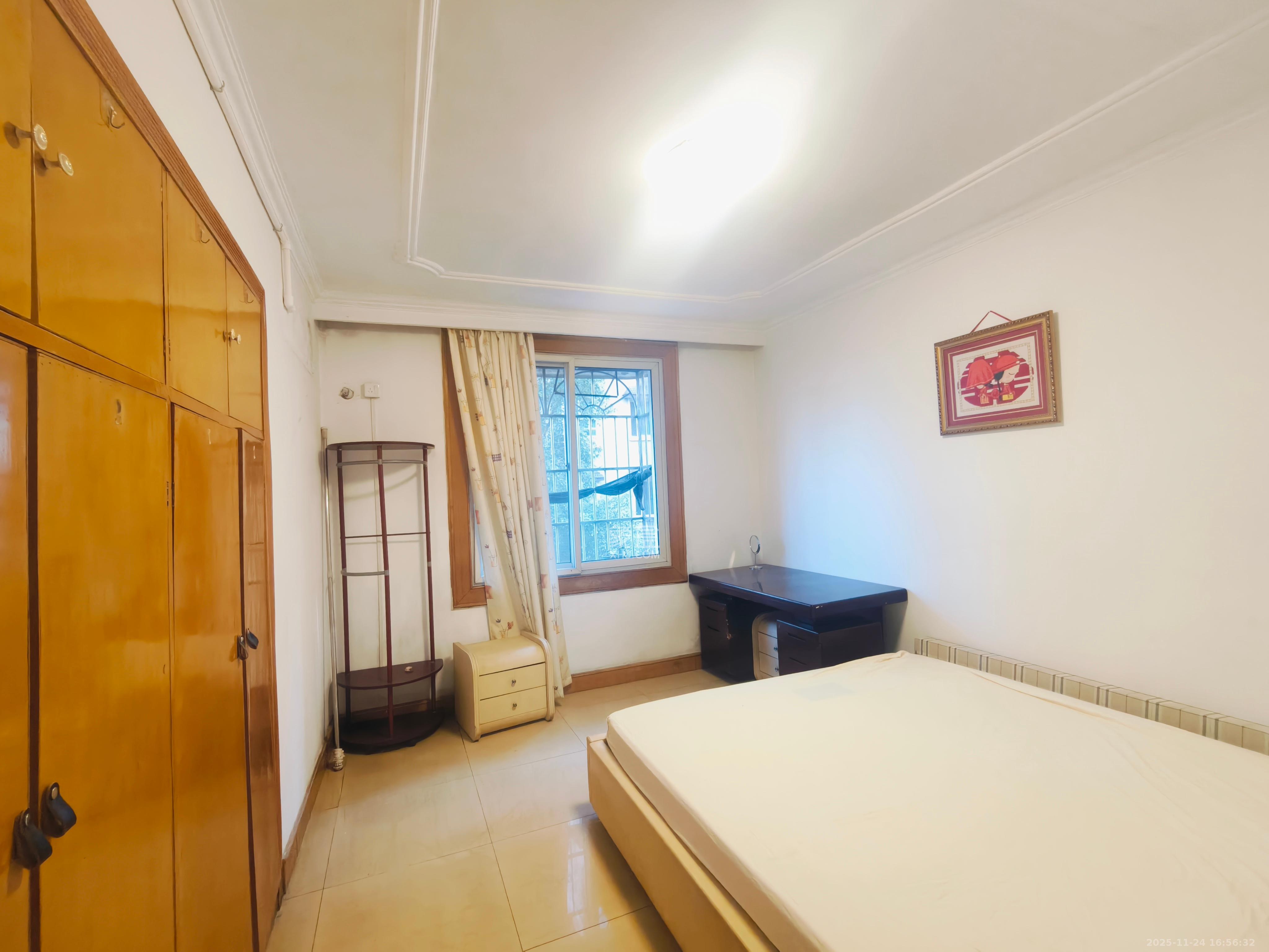 德雅精品公寓  3室2厅1卫    2500.0元/月室内图