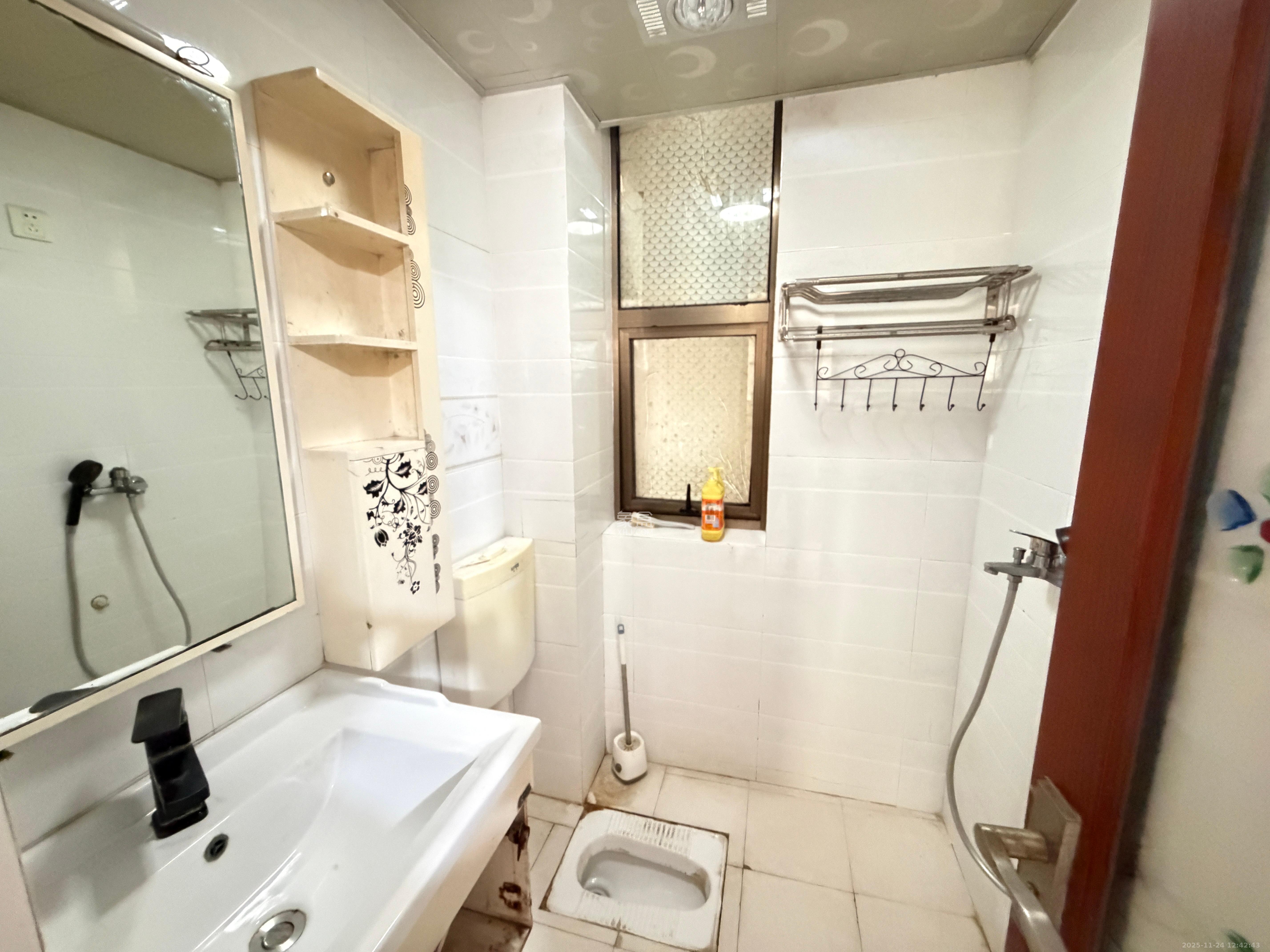 岳泰理想城  3室2厅1卫    2200.0元/月室内图