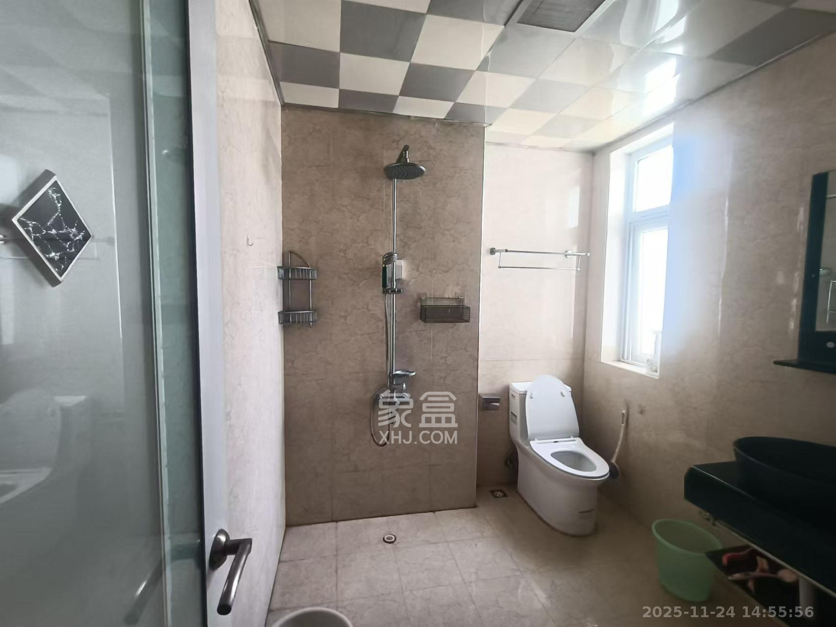 国检园  4室2厅2卫    4200.0元/月室内图