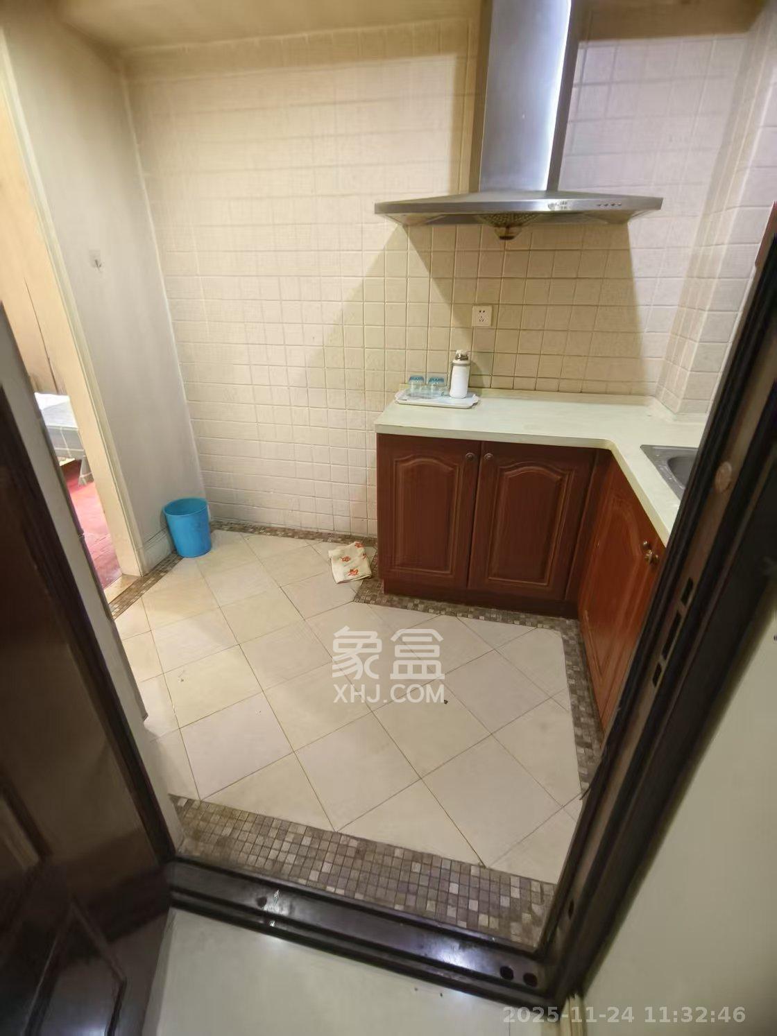 郡原广场  1室1厅1卫    1300.0元/月室内图