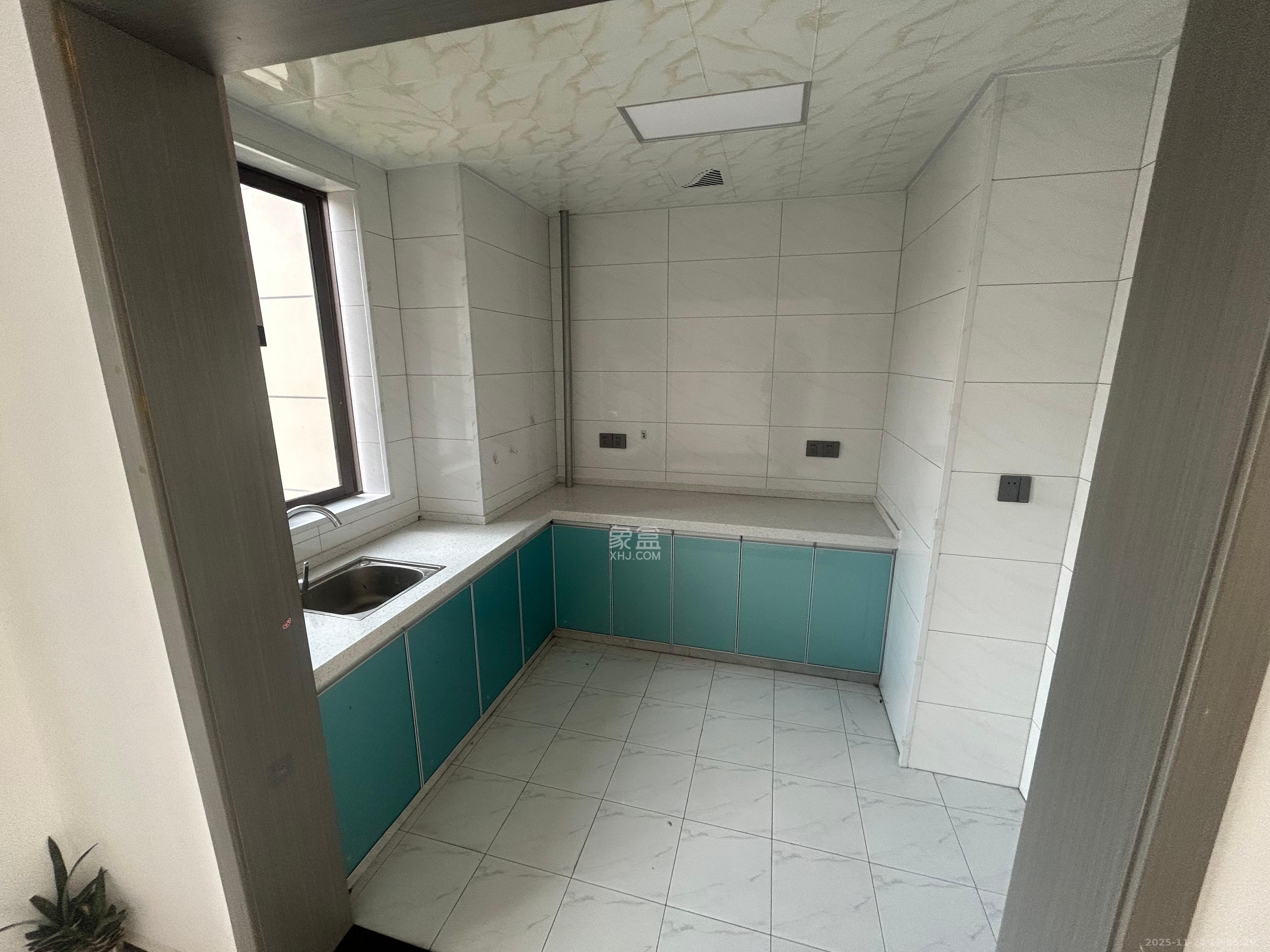 龙湖春江悦茗  4室2厅2卫    3500.0元/月室内图